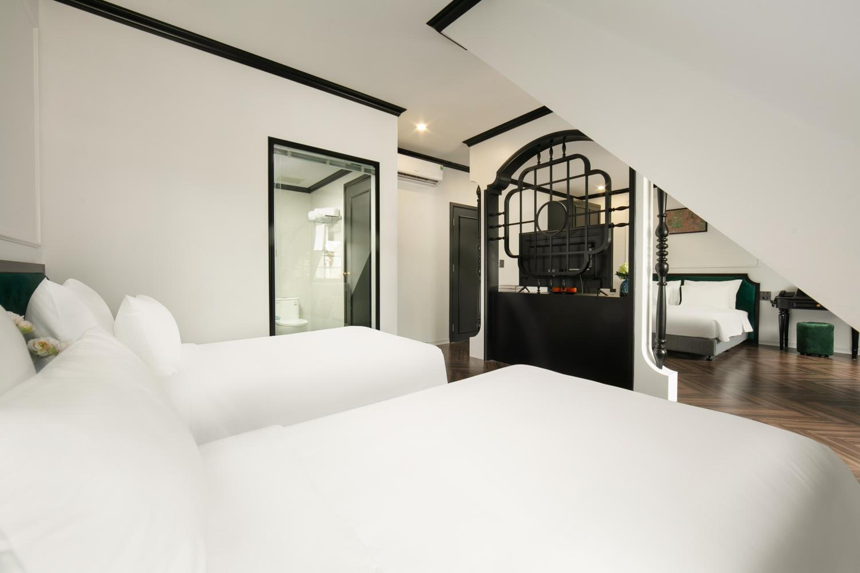 Family Suite Connecting Room photo 3