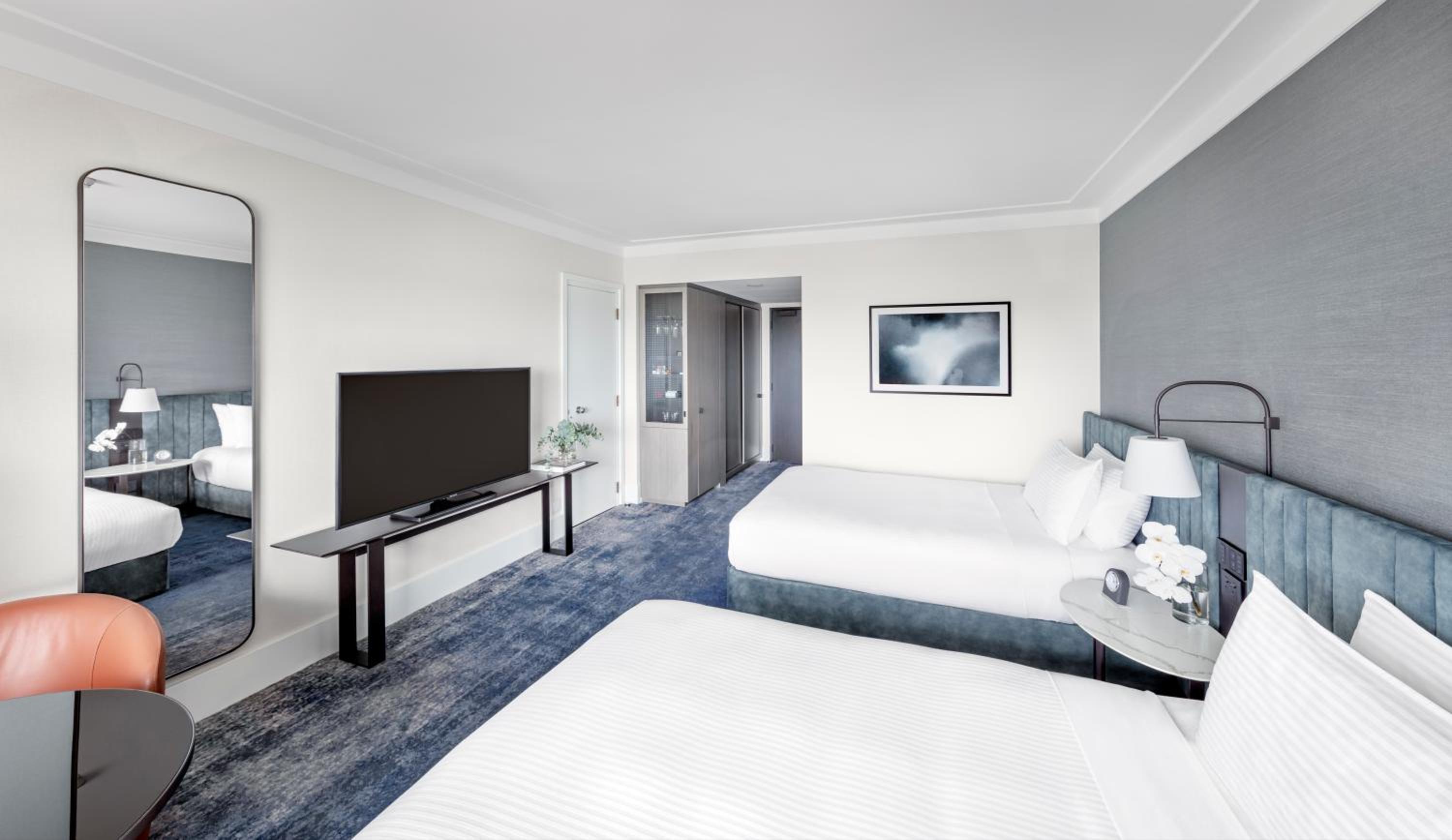 Classic Queen Room - East Harbor View