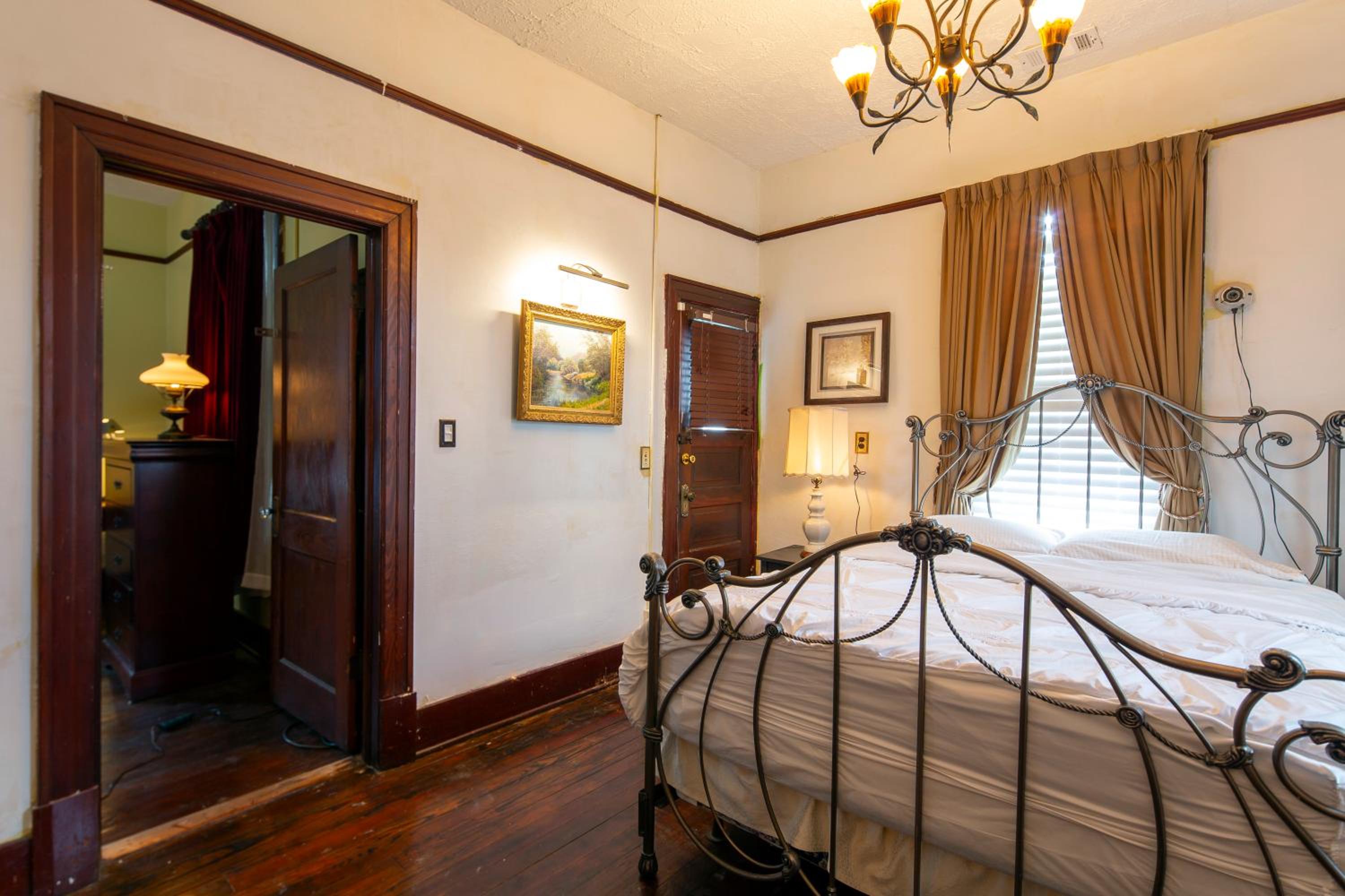 Double Room With Shared Bathroom