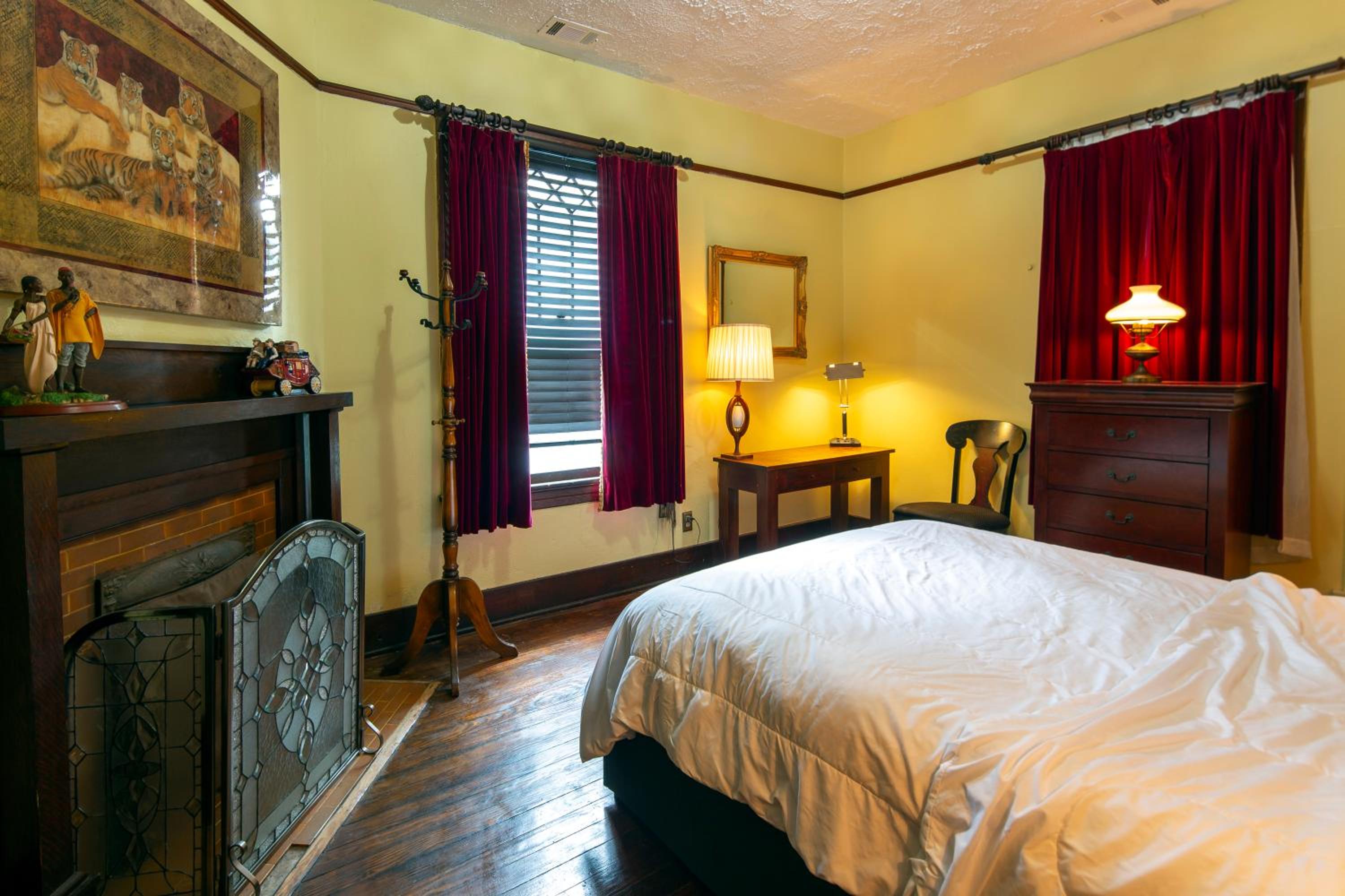 Queen Room With Shared Bathroom