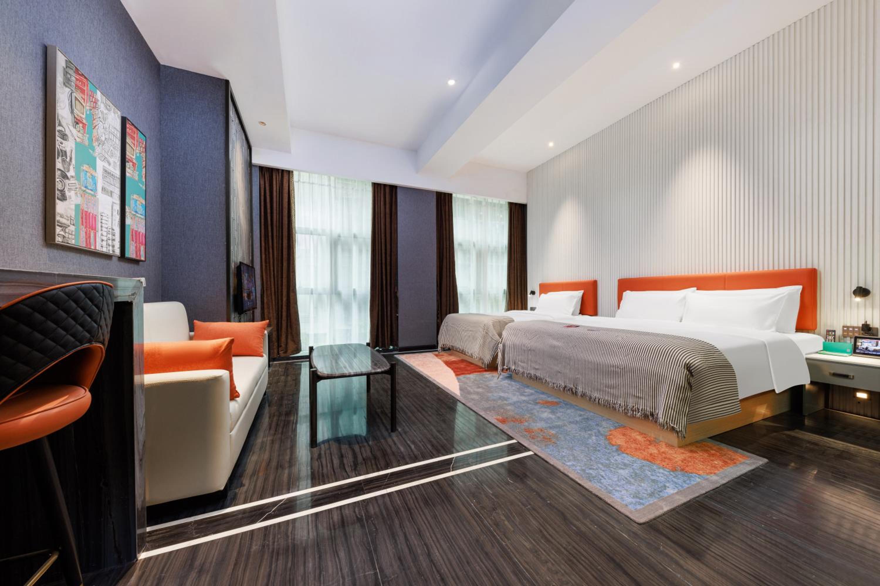 Deluxe Family Room