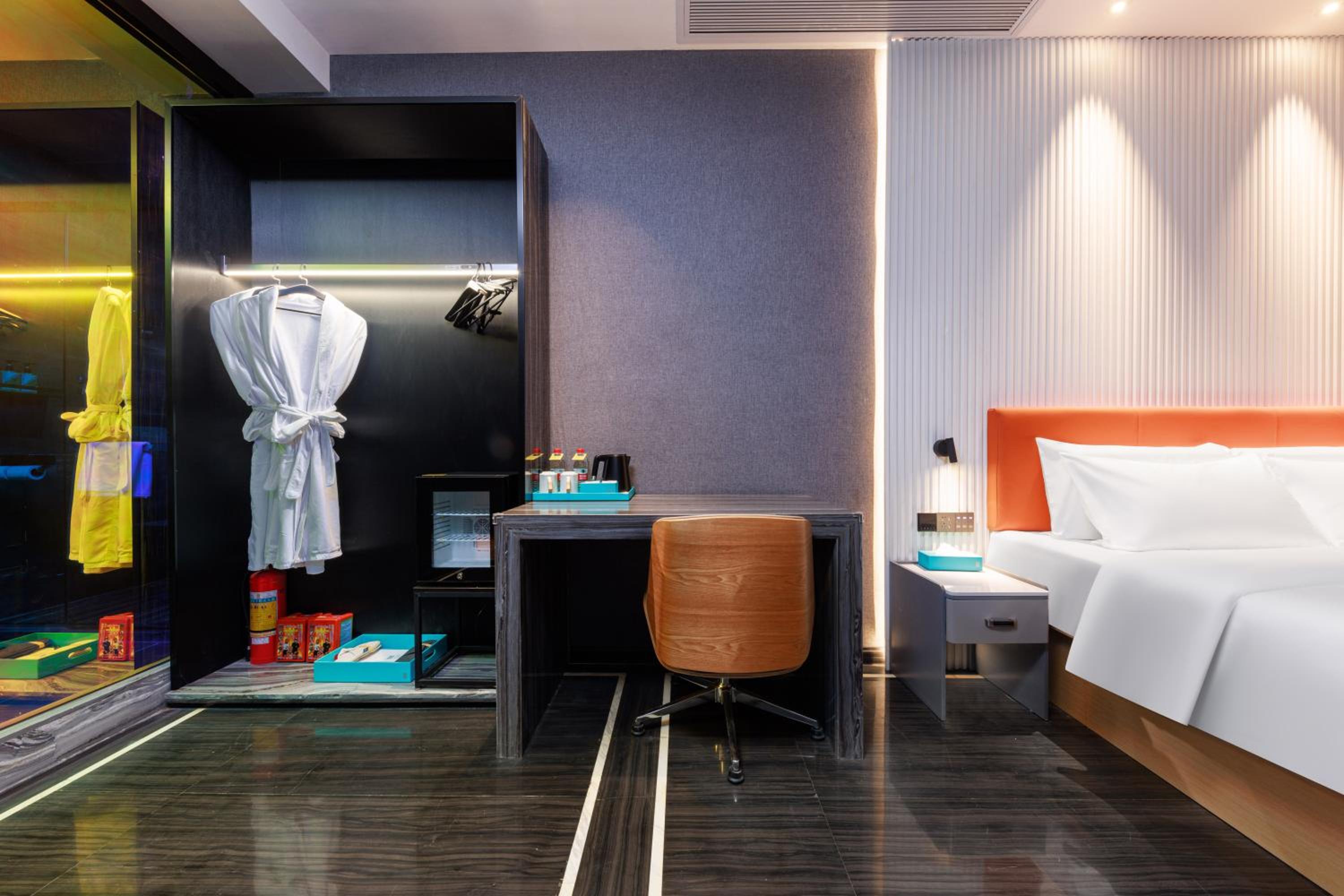 Comfort Queen Room photo 1