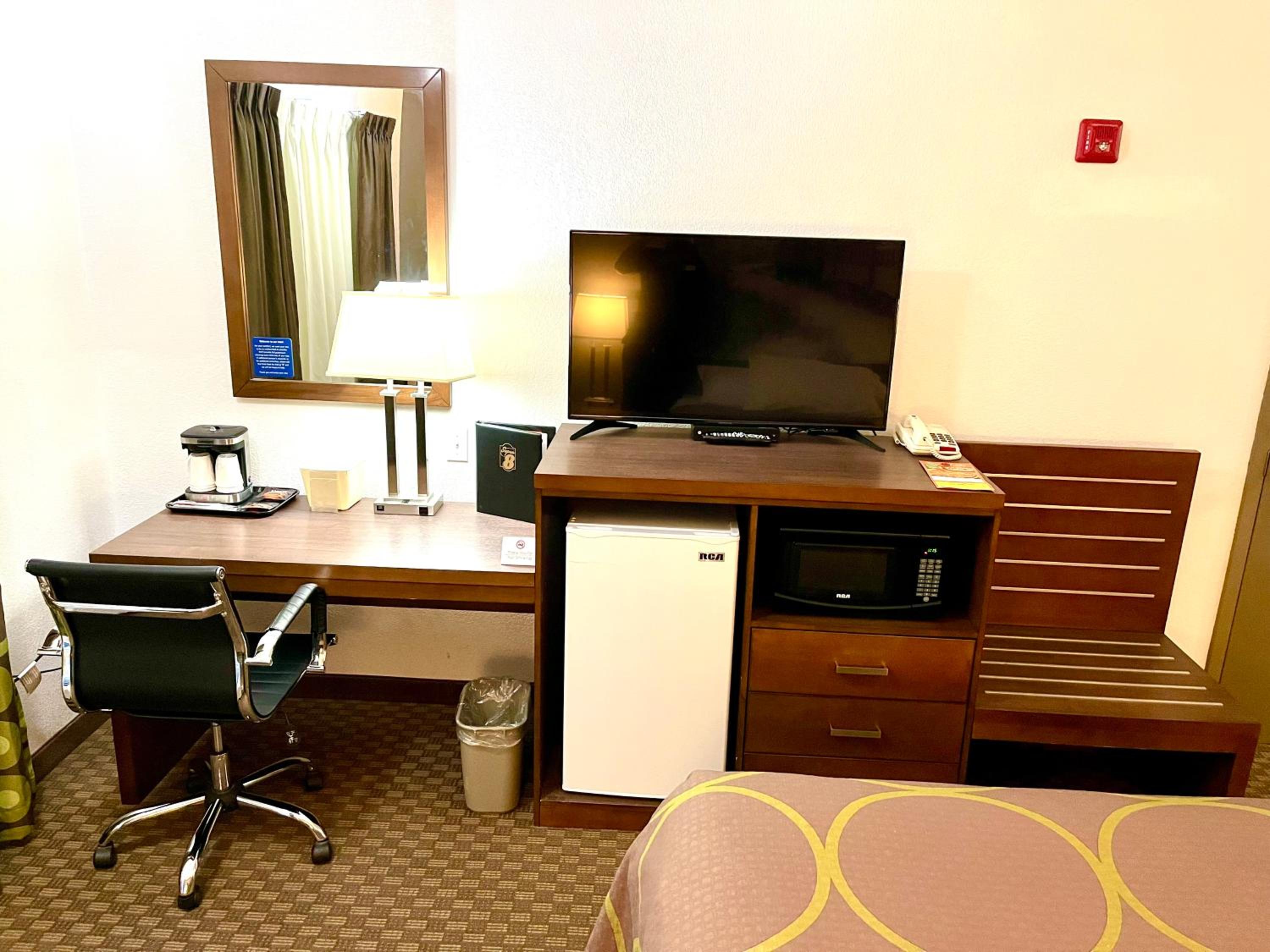 Queen Room - Disability Access - Non-Smoking - Photo 5