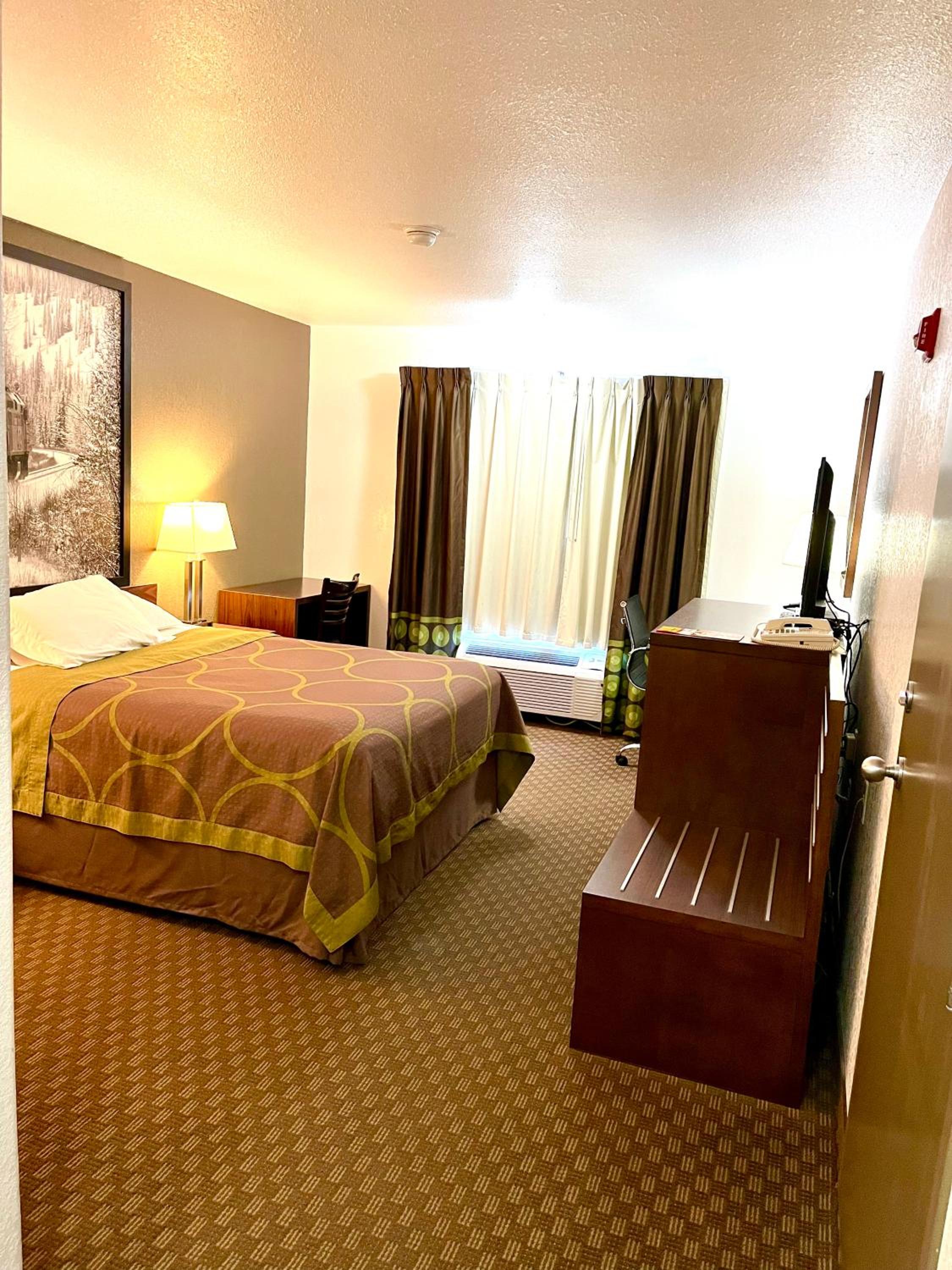 Queen Room - Disability Access - Non-Smoking - Photo 4