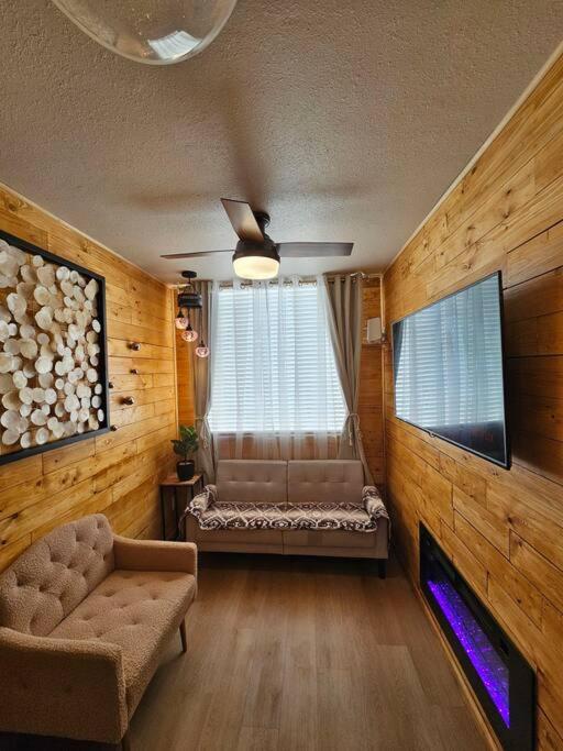 One-Bedroom House photo 2