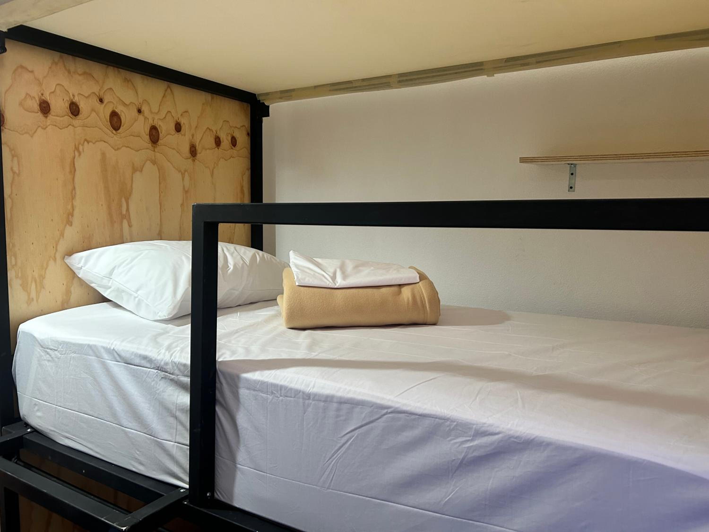 Bed in 4-Bed Mixed Dormitory Room photo 3