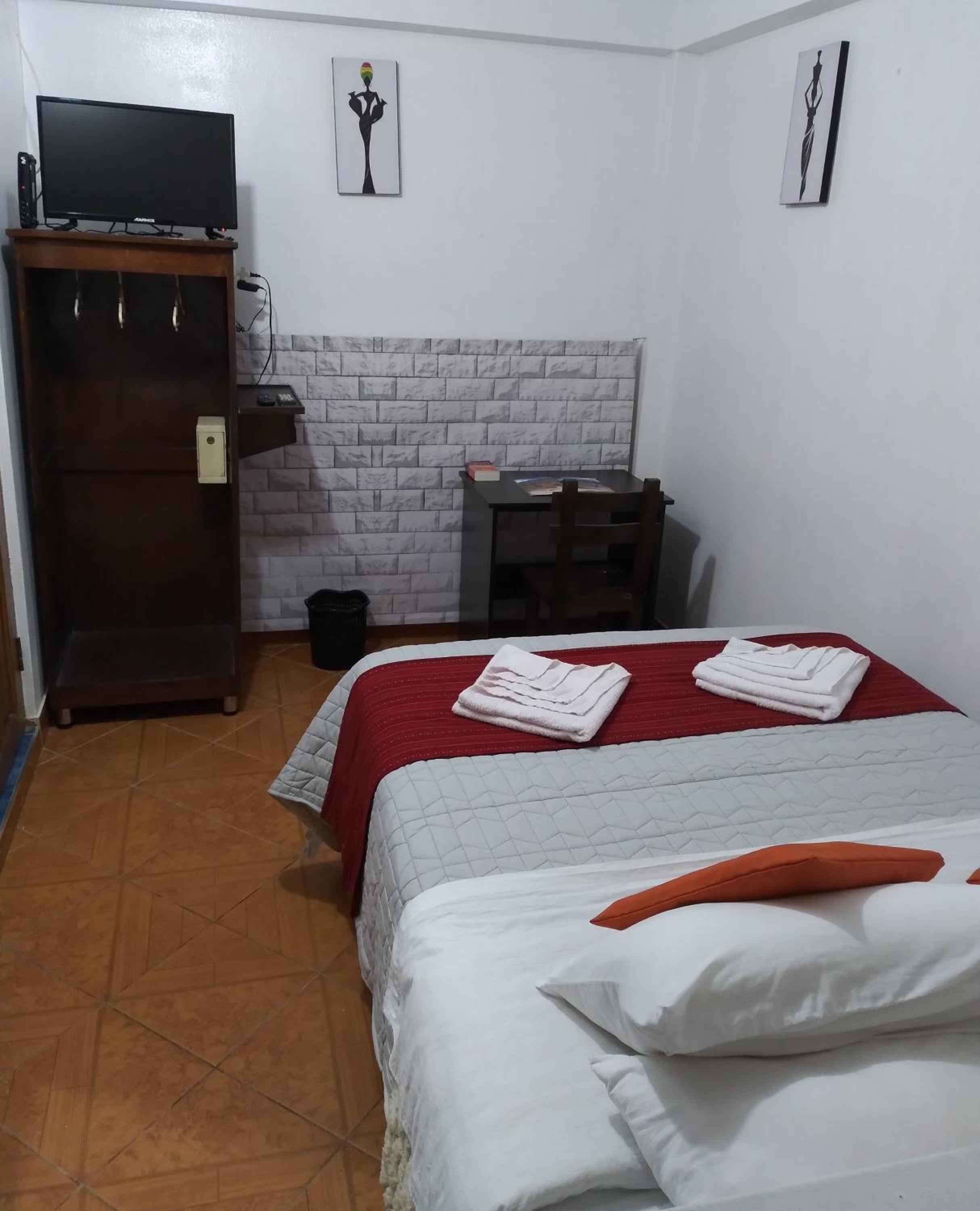 Double Room With Private Bathroom photo 2