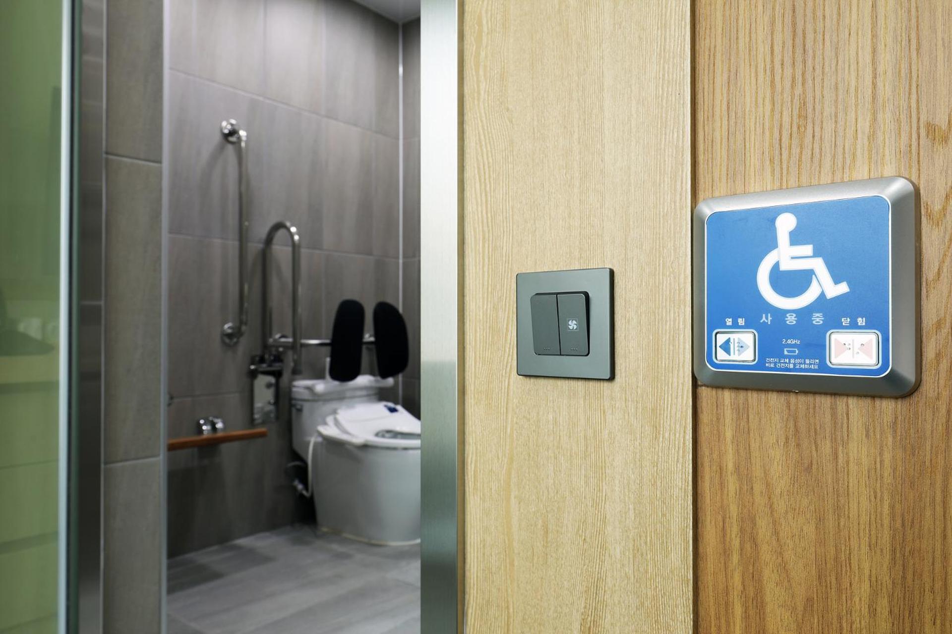 Junior Suite Double (Handicap Room/ No Parking) - Photo 2