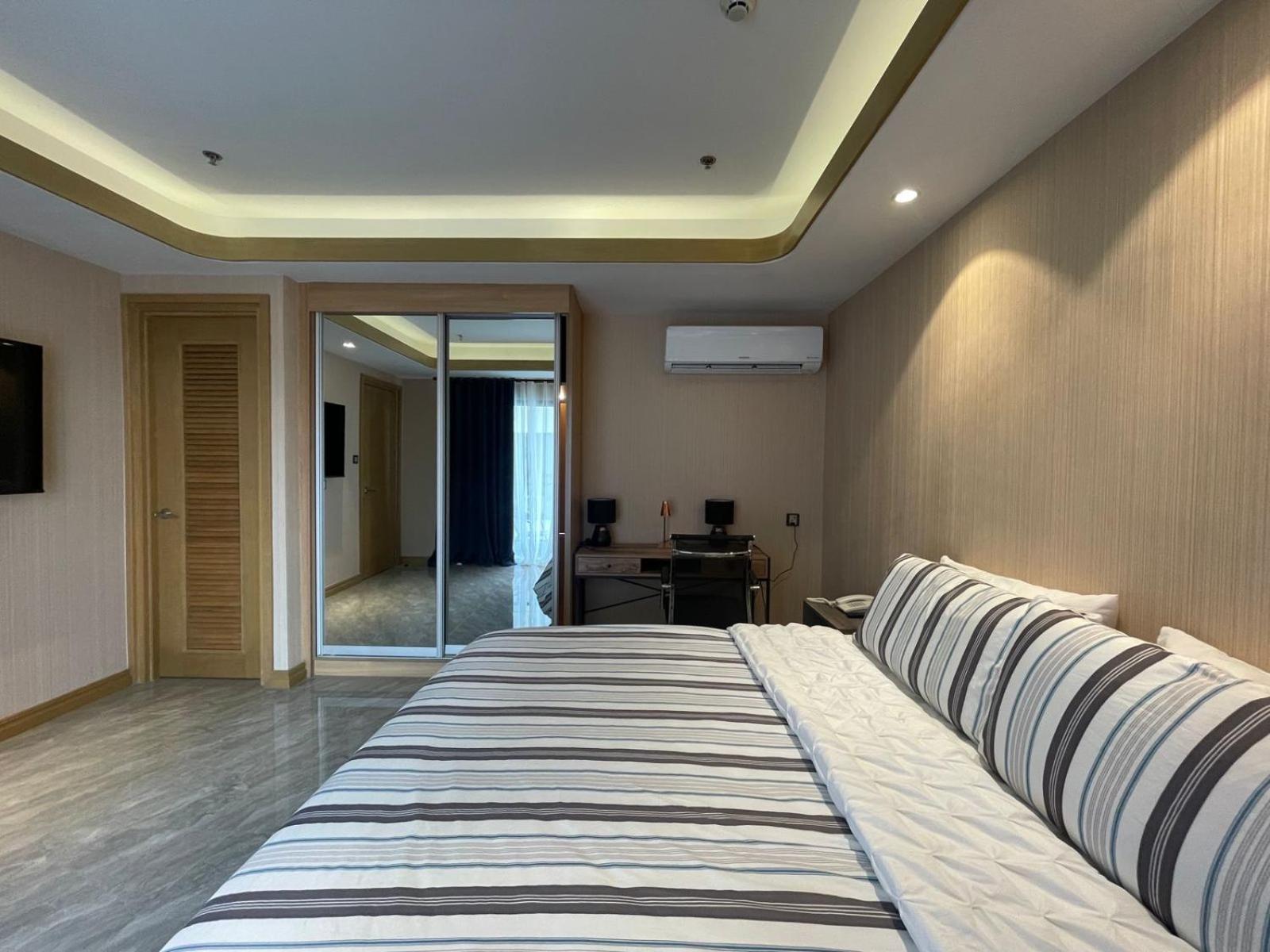 Apartment with Balcony photo 3