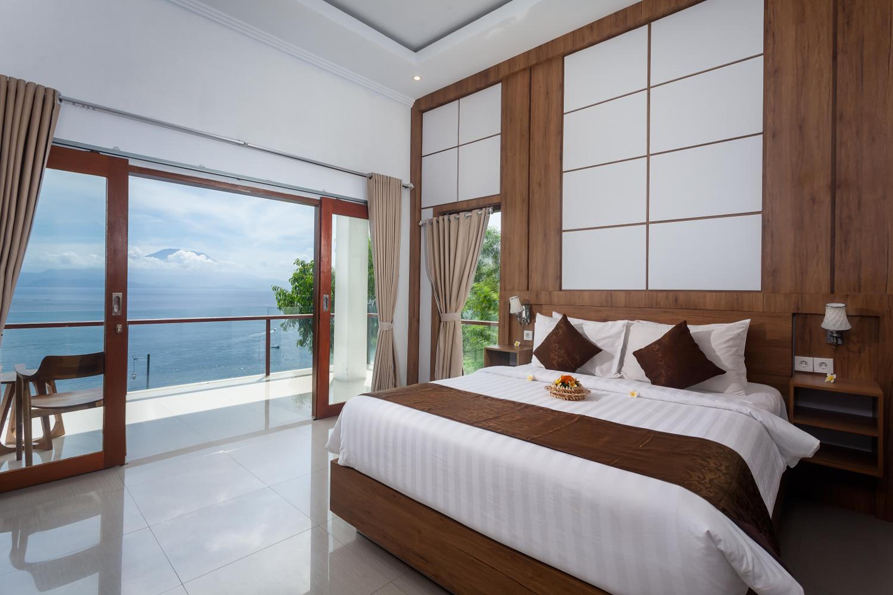 Deluxe Room with Ocean View - Photo 1