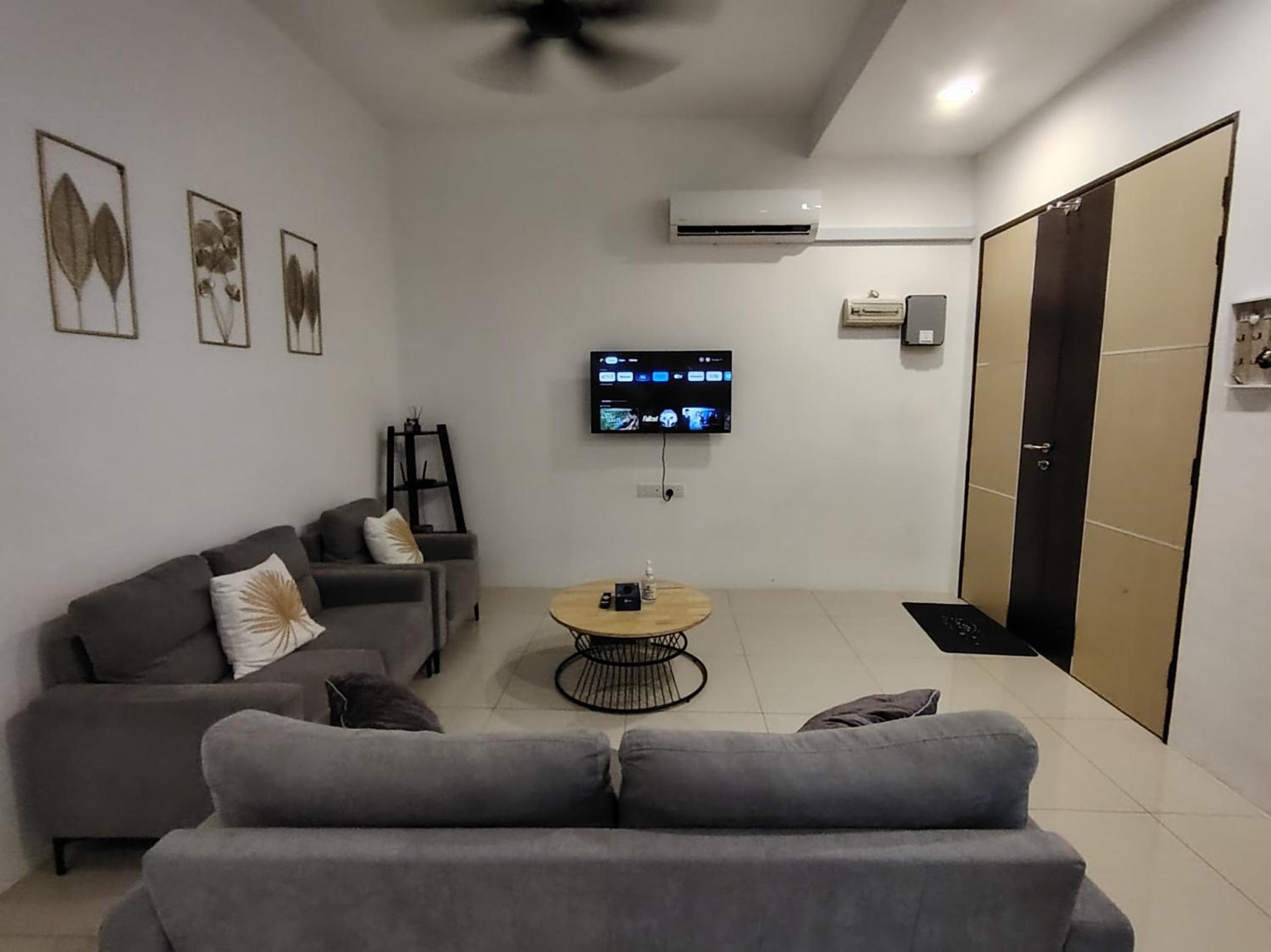 Four-Bedroom House photo 1