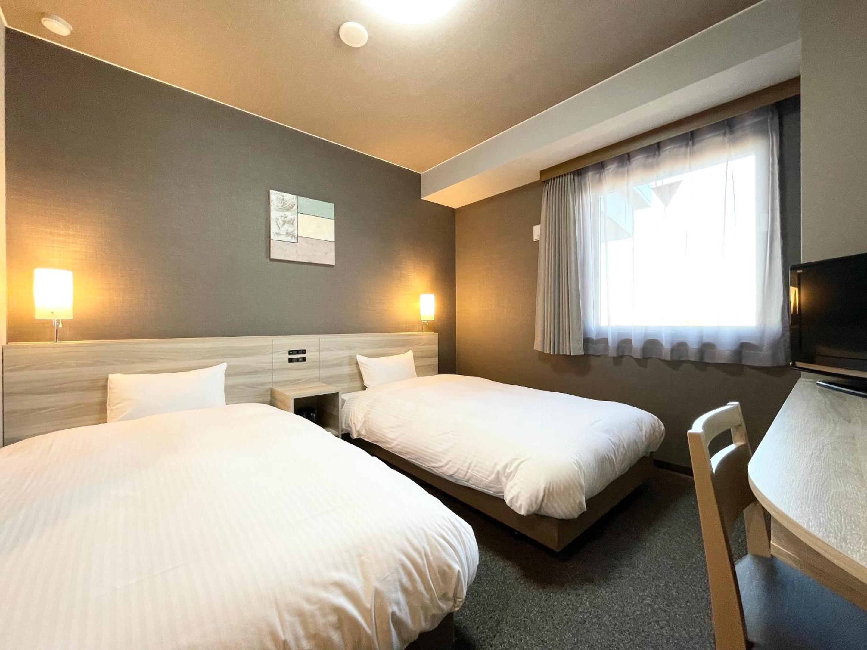 Twin Room - Non-Smoking - Photo 11
