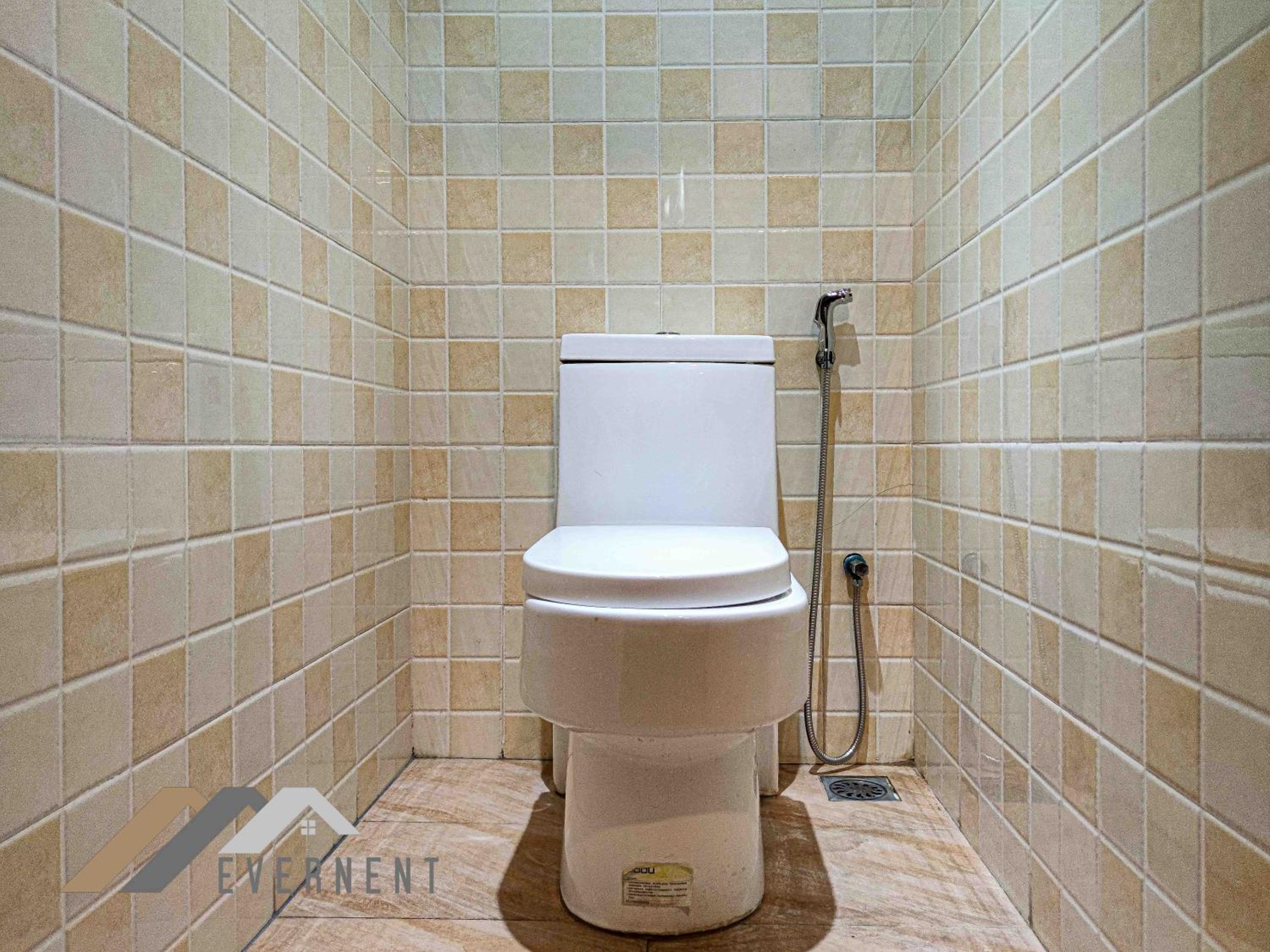 Family Room with Private Bathroom - Photo 6