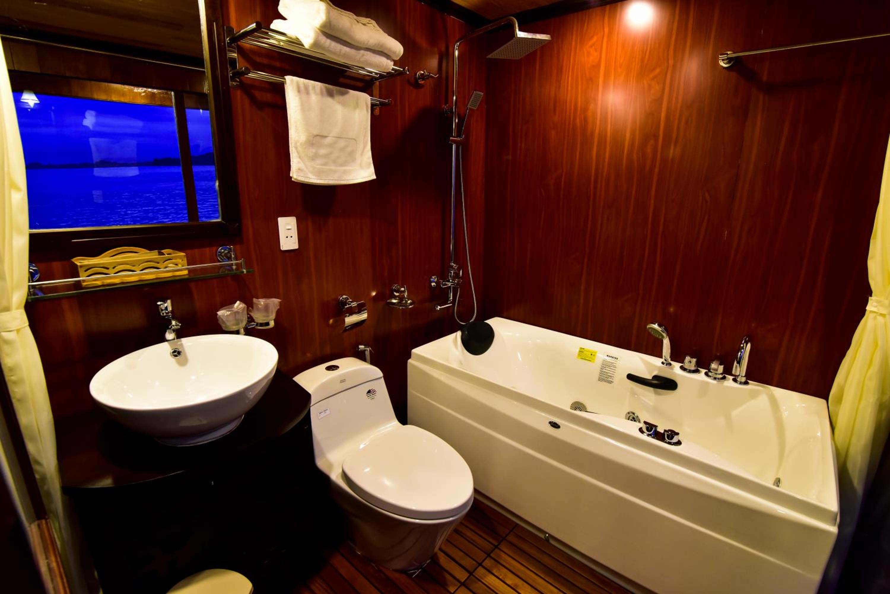 Suite with Balcony - Photo 4