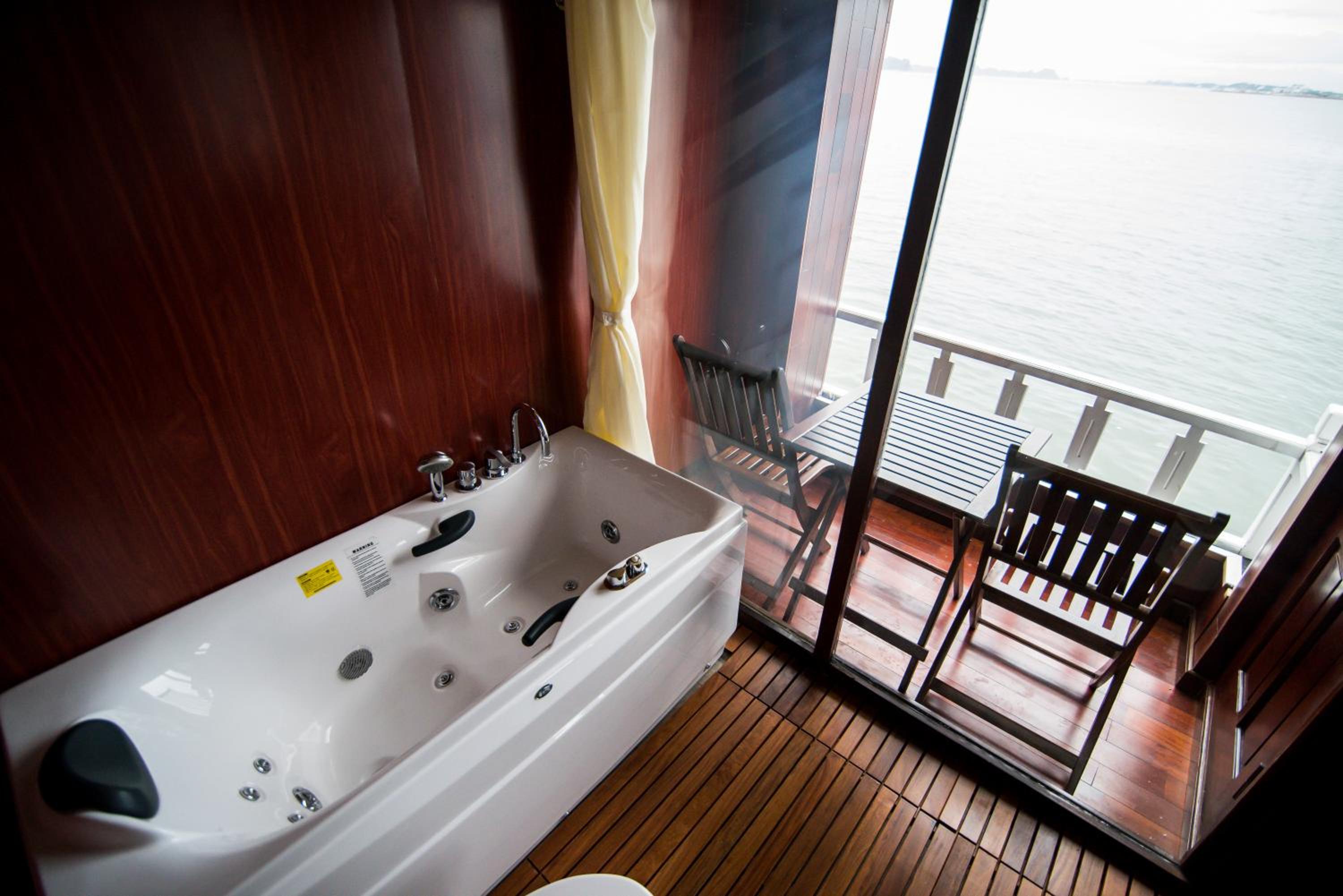 Suite with Balcony - Photo 3