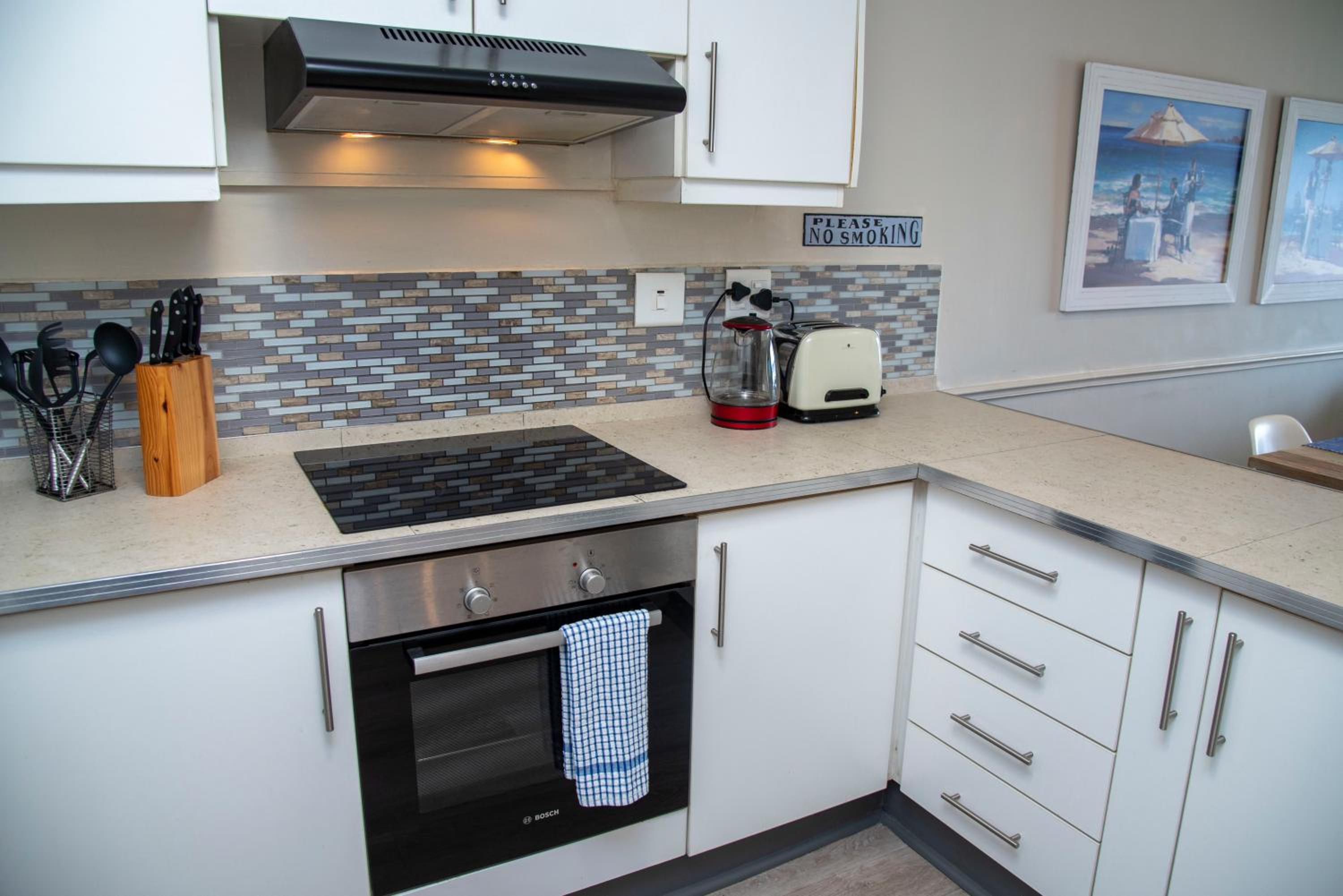 Apartment with Sea View - Photo 9