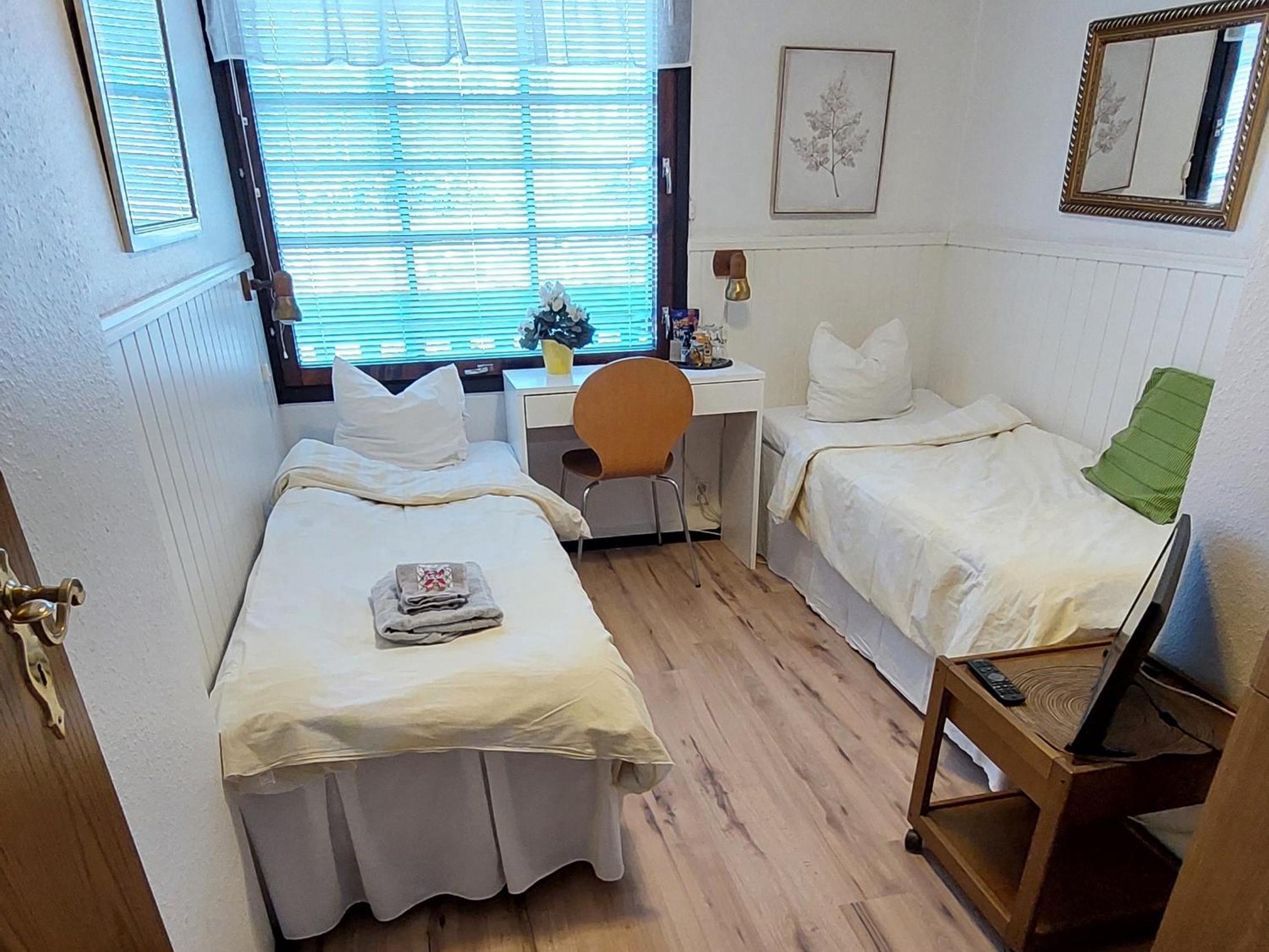 Economy Twin Room photo 1