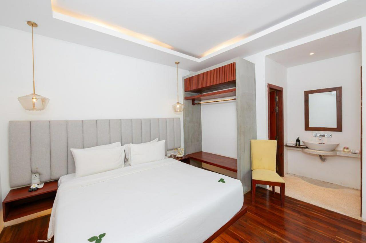Junior Suite with Pool View