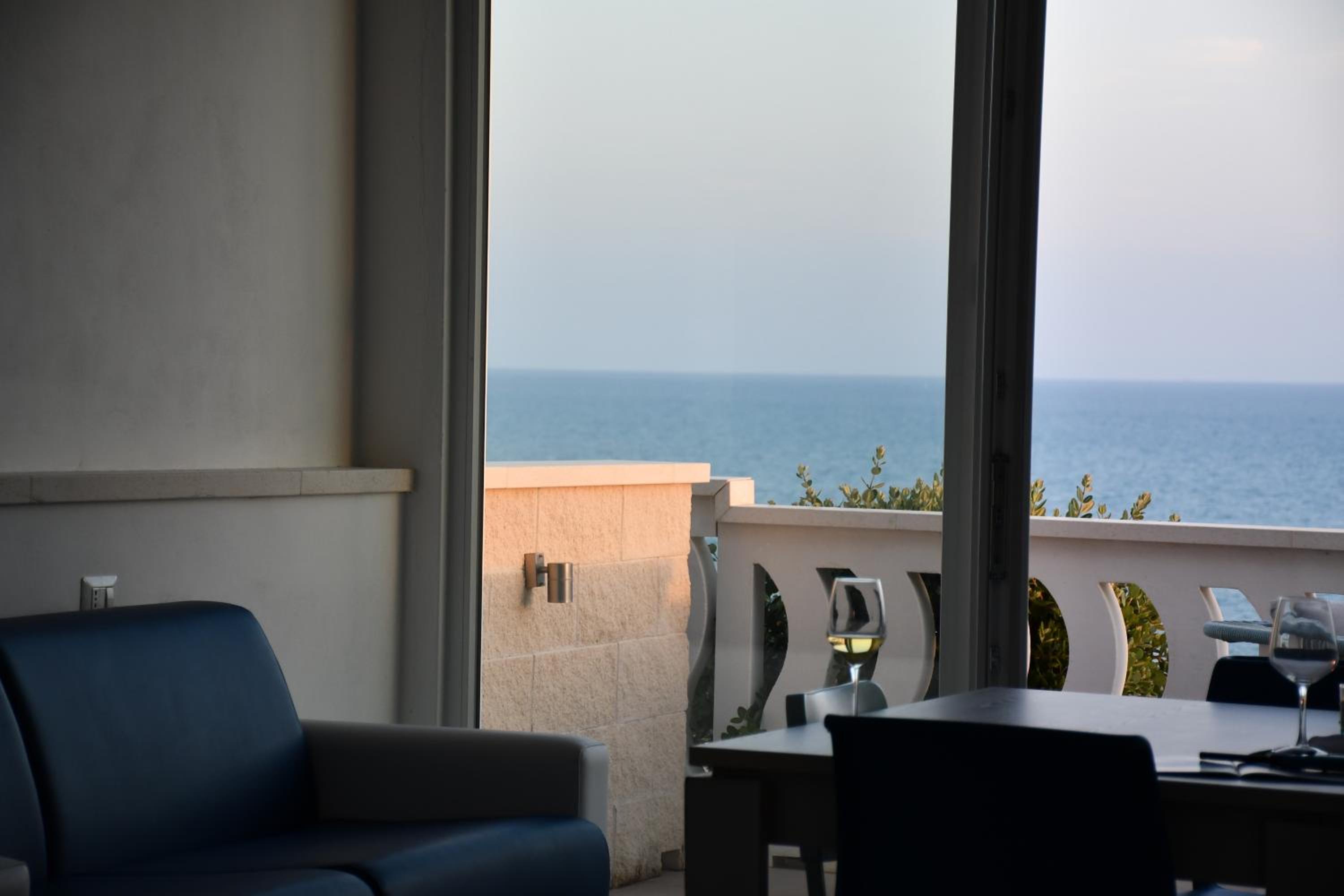King Suite with Sea View - Photo 4
