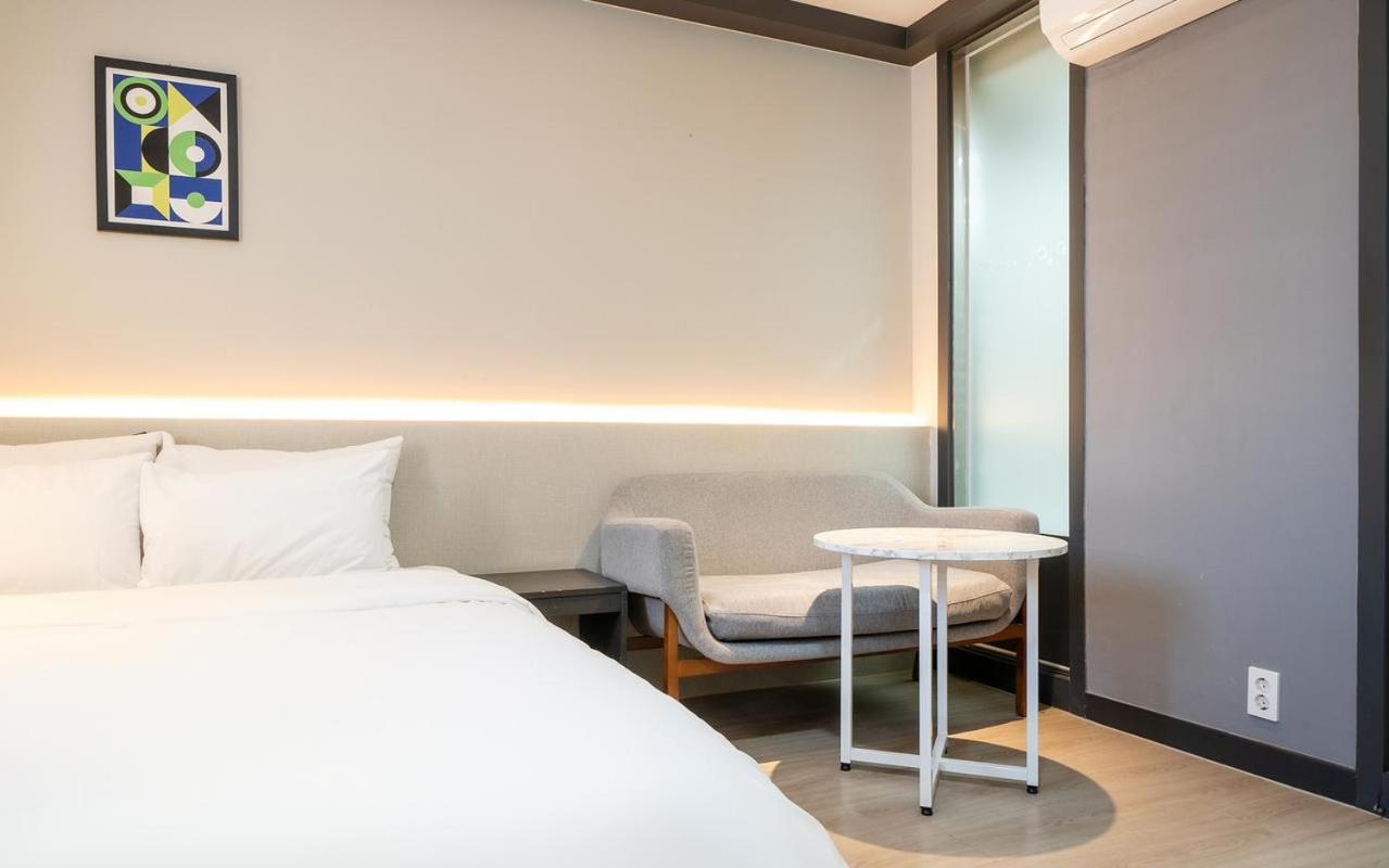 Standard Double Room - Photo 11