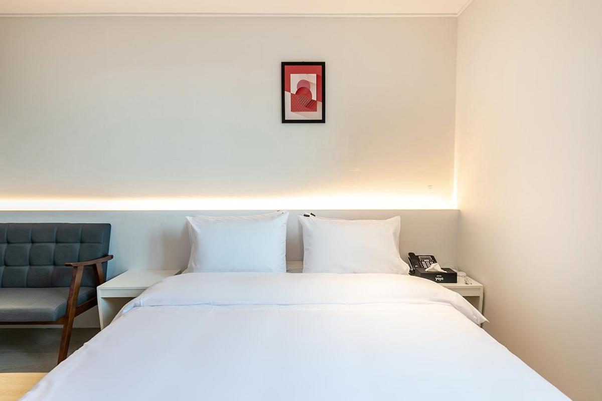 Standard Double Room - Photo 9