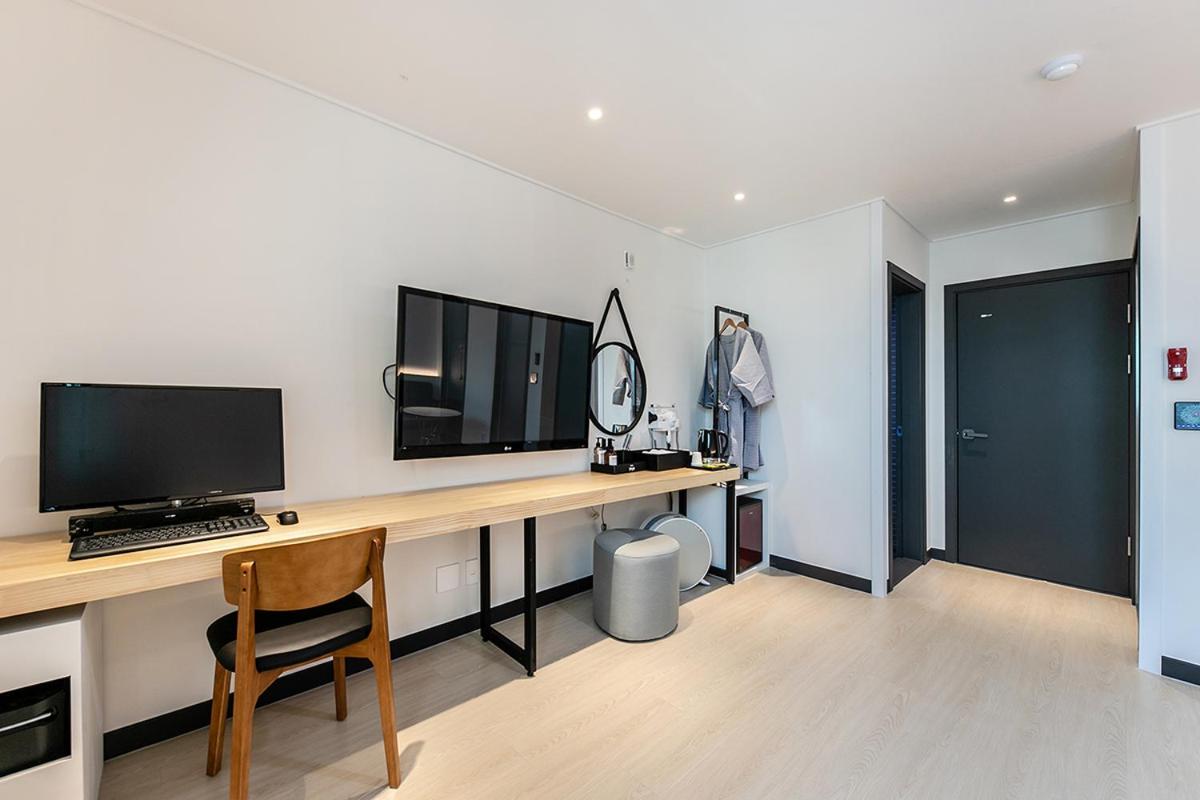 Standard Double Room - Photo 10