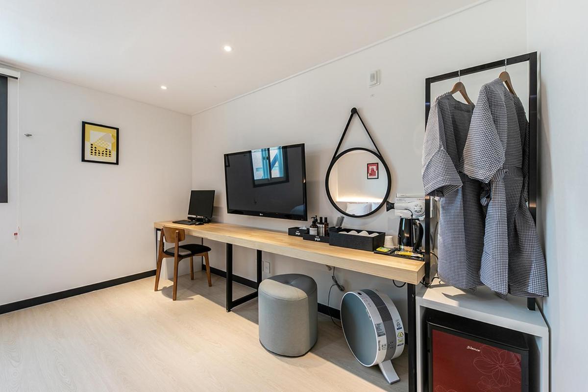 Standard Double Room - Photo 7