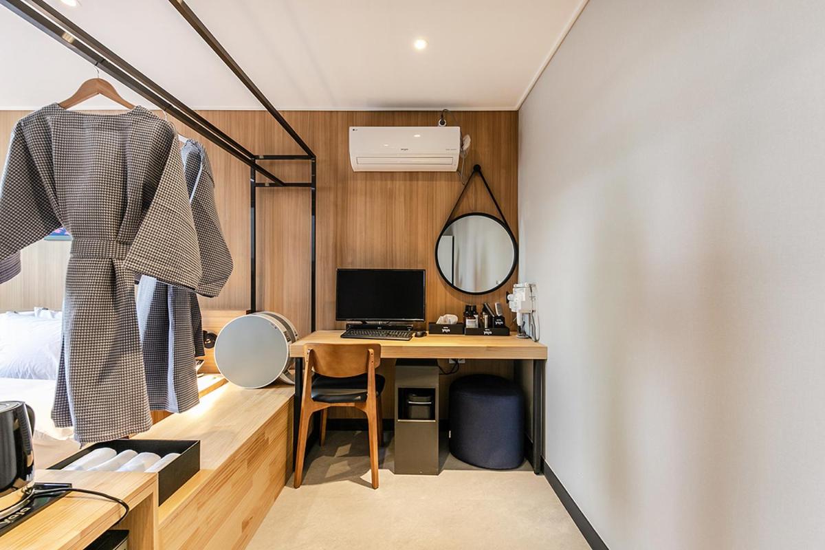 Deluxe Double Room - Photo 19