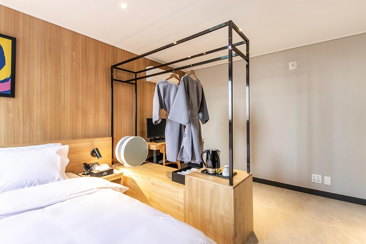 Deluxe Double Room - Photo 18
