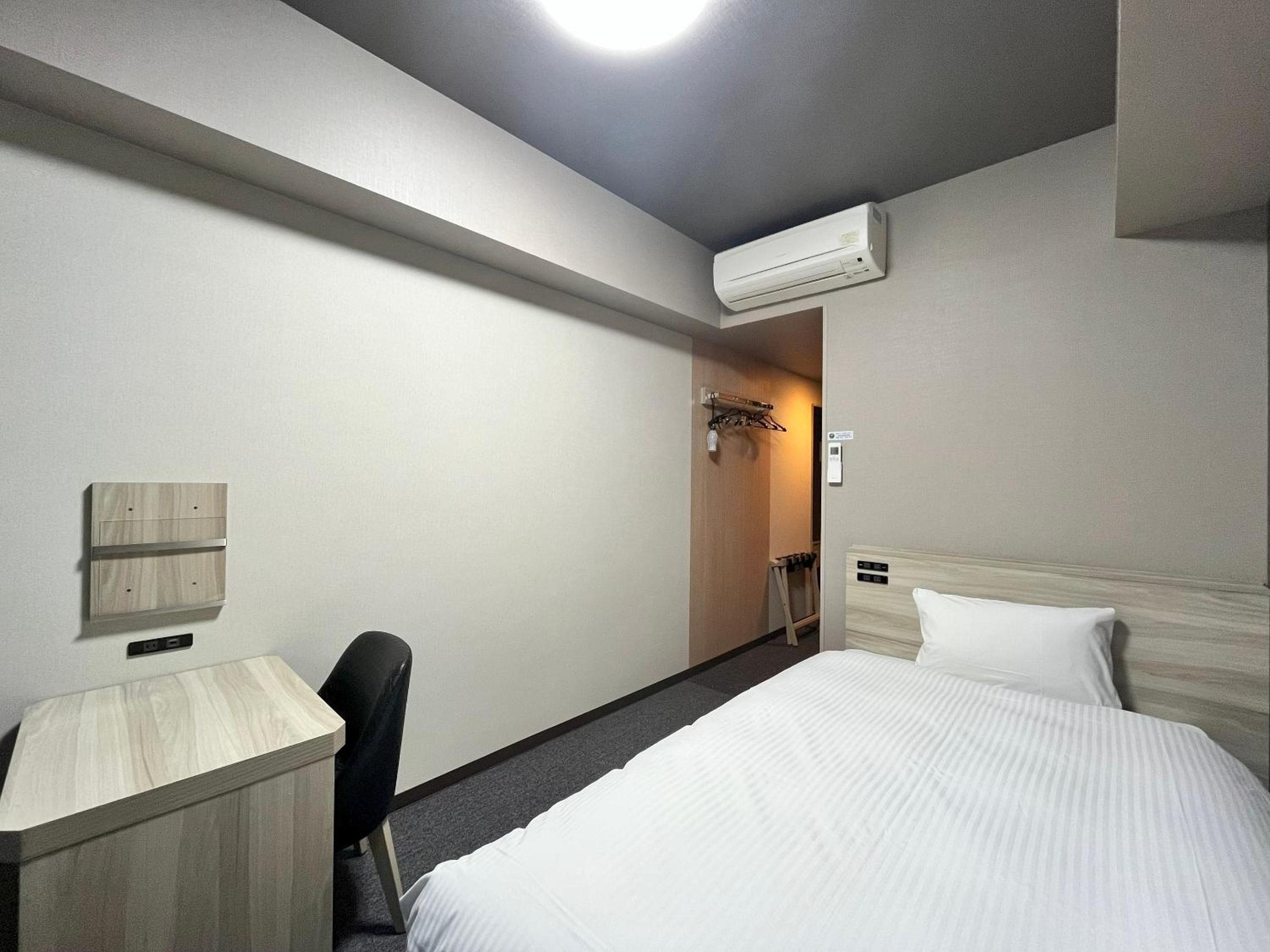 Single Room - Non-Smoking
