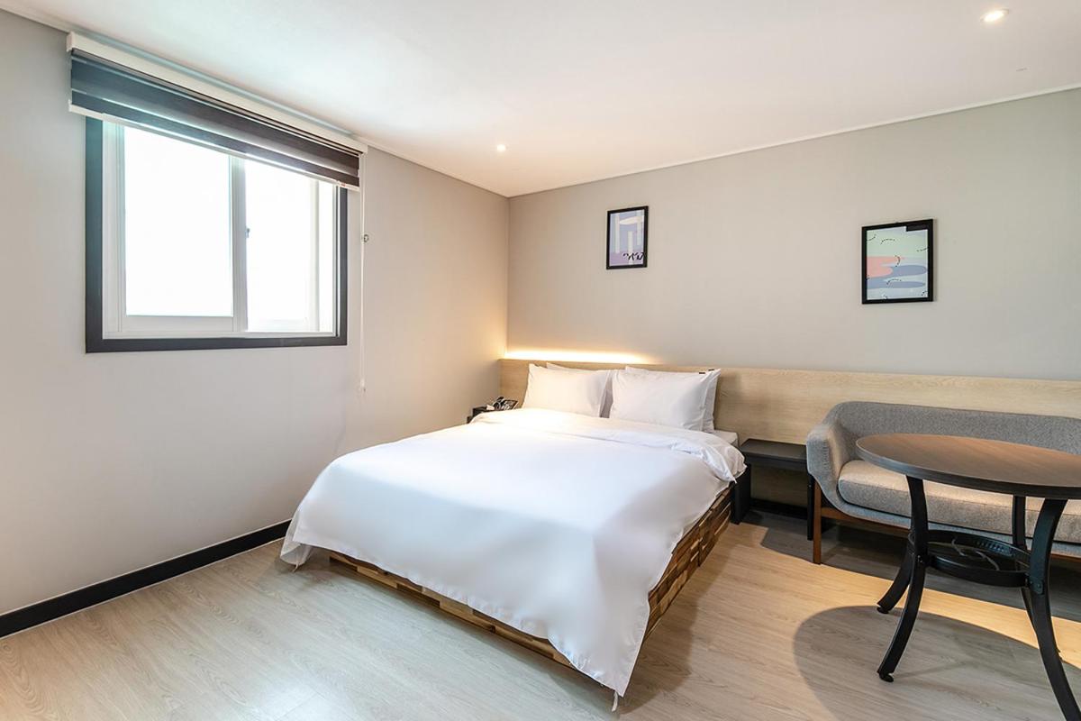 Deluxe Double Room - Photo 8