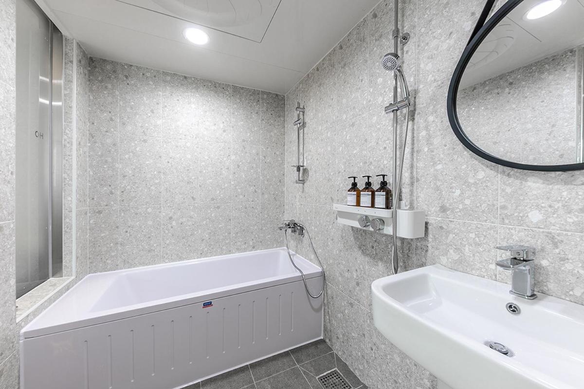 Deluxe Double Room - Photo 14