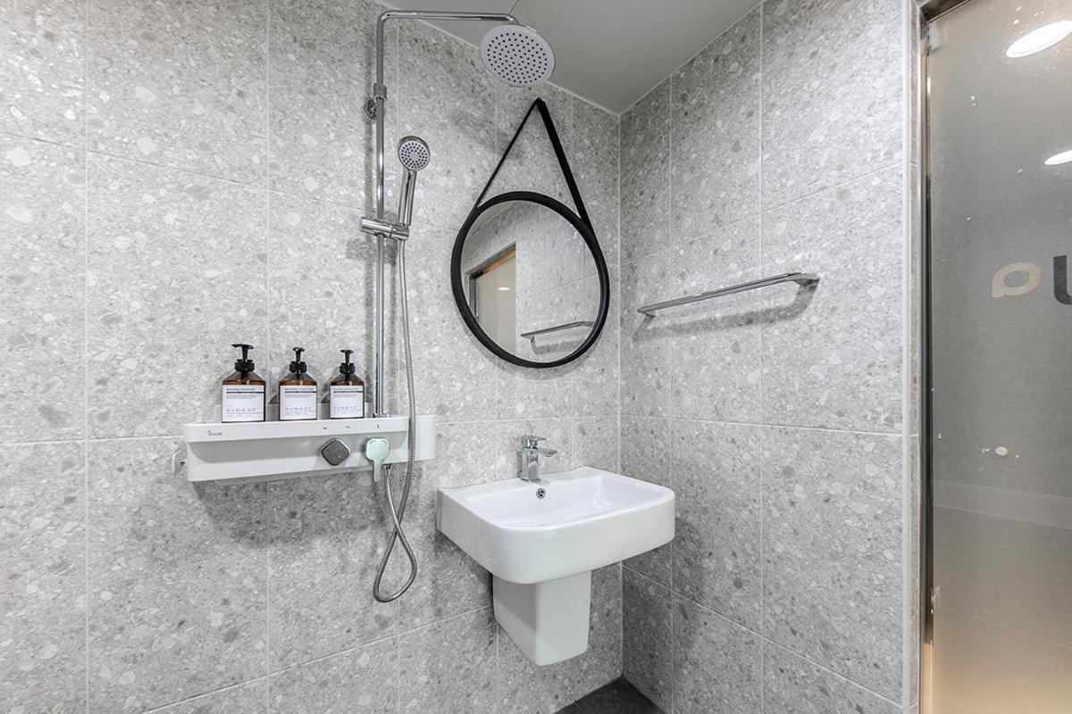 Deluxe Double Room - Photo 12
