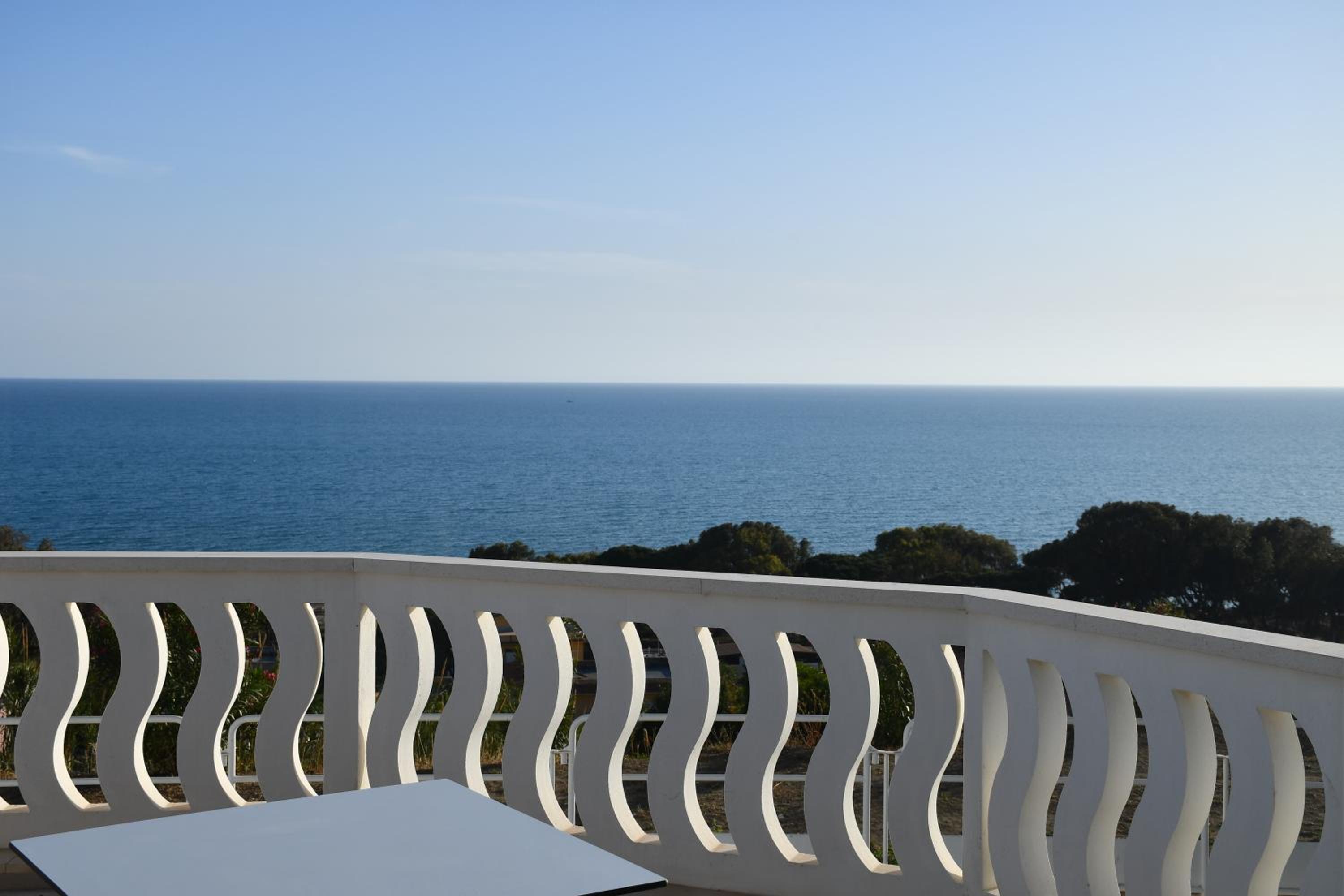 Superior Suite with Sea View - Photo 14