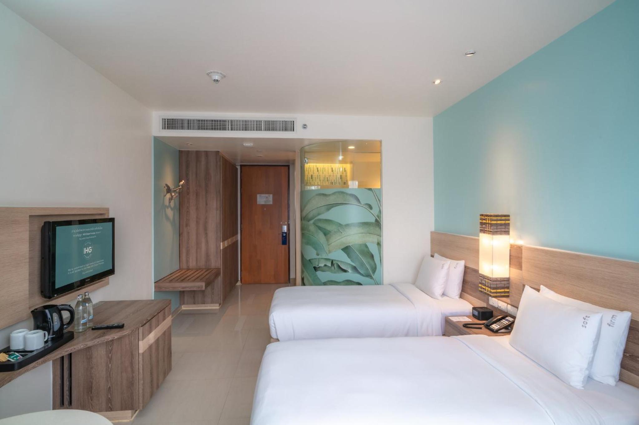Standard Twin Room with Rainbow Road View and Free Breakfast photo 3