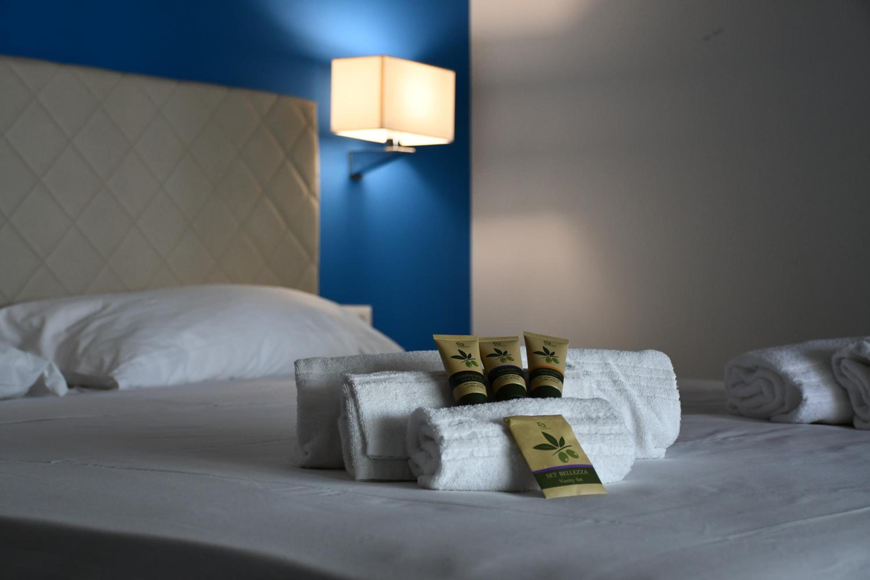 Superior Suite with Sea View - Photo 12