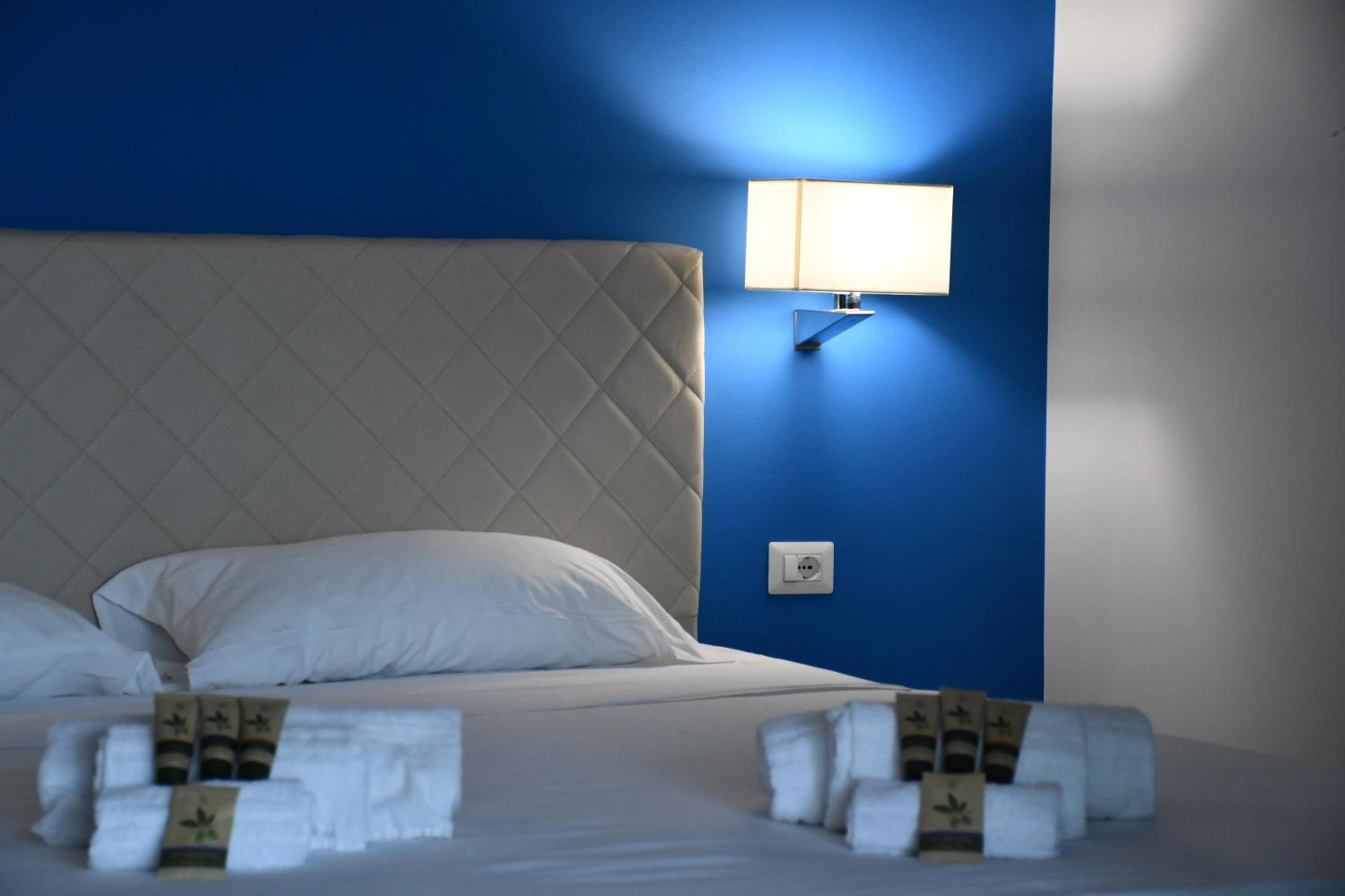 Superior Suite with Sea View - Photo 9
