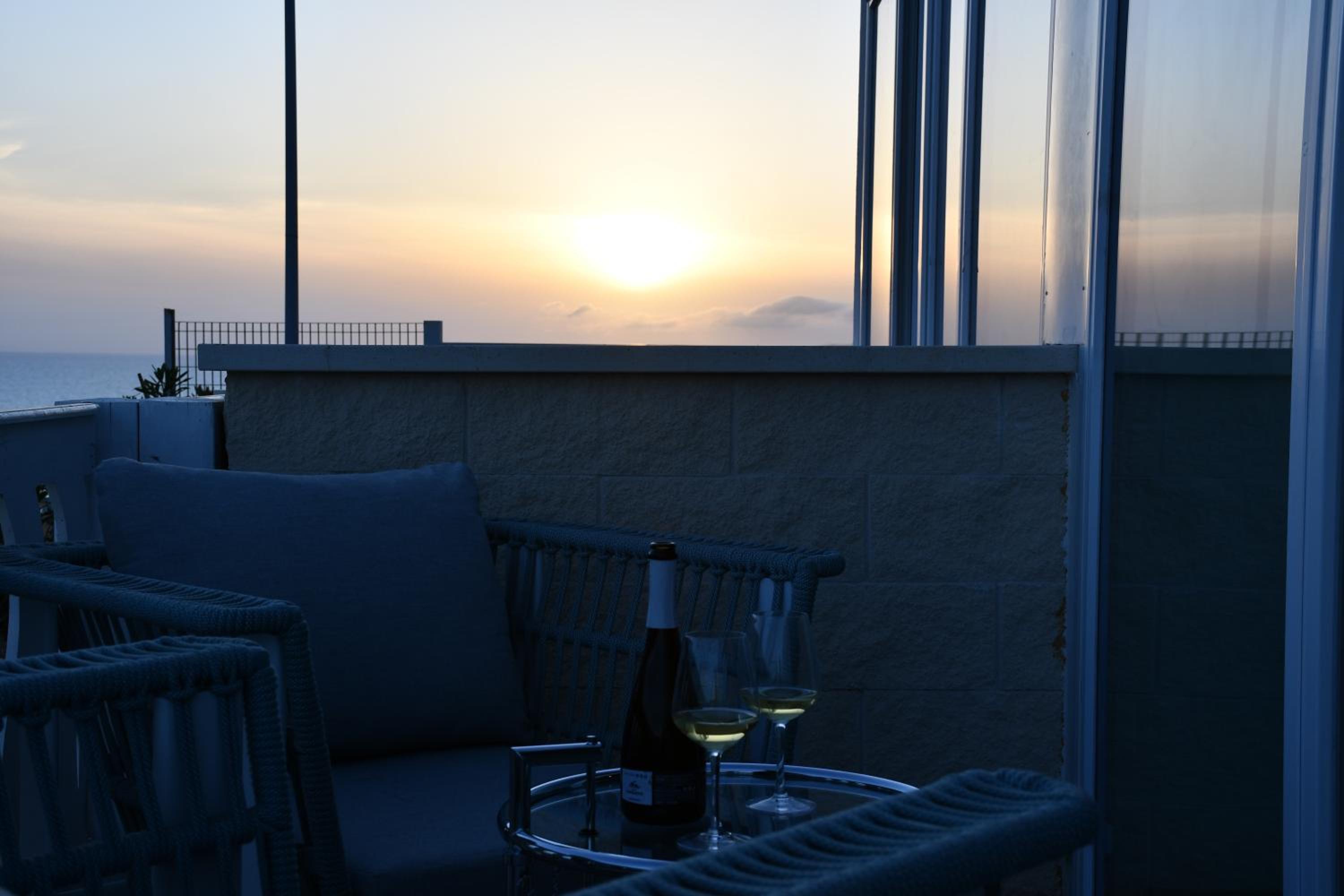 King Suite with Sea View - Photo 15