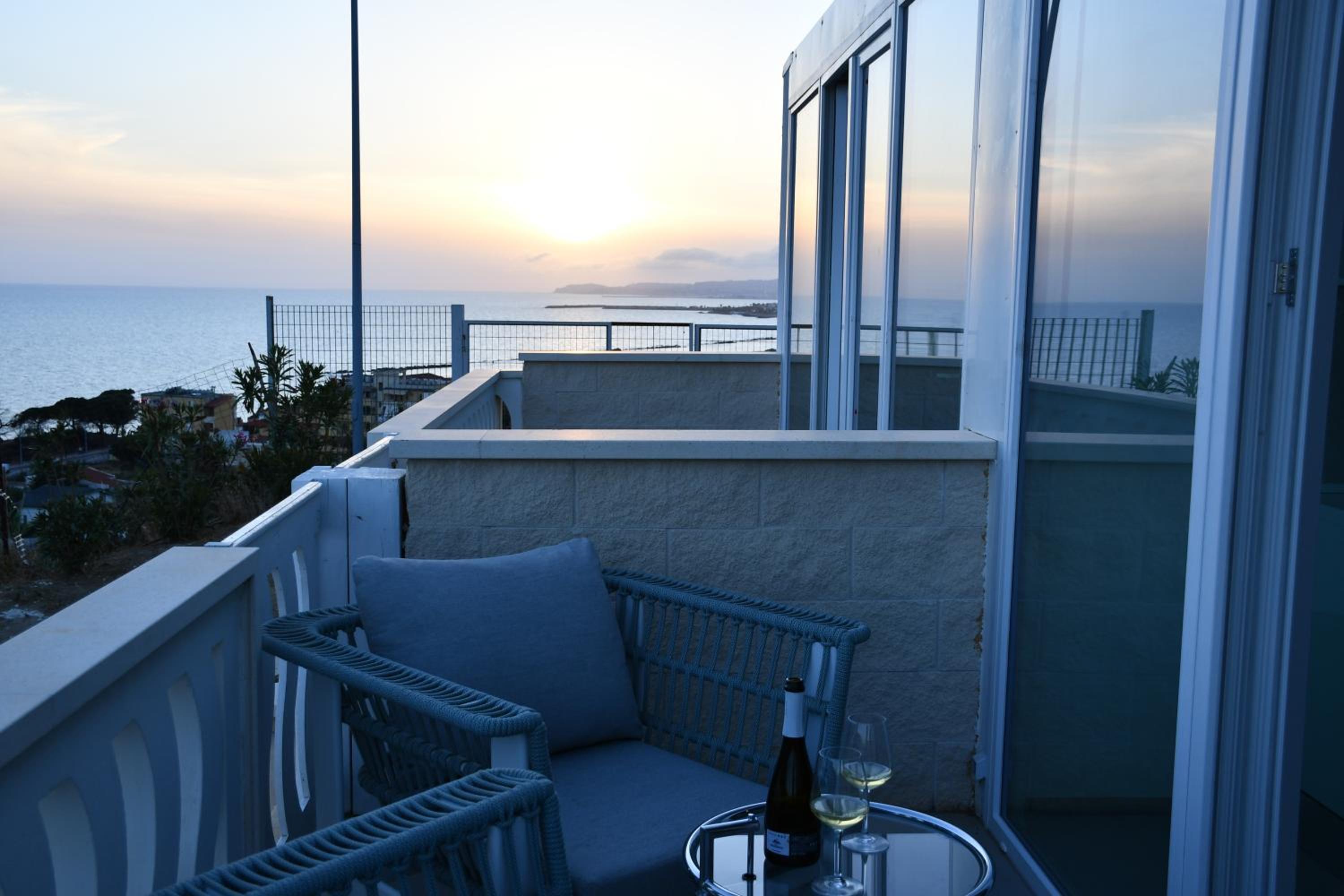 King Suite with Sea View - Photo 12