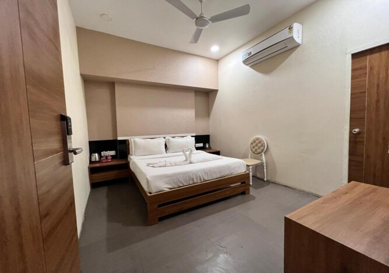 Deluxe King Room photo 3