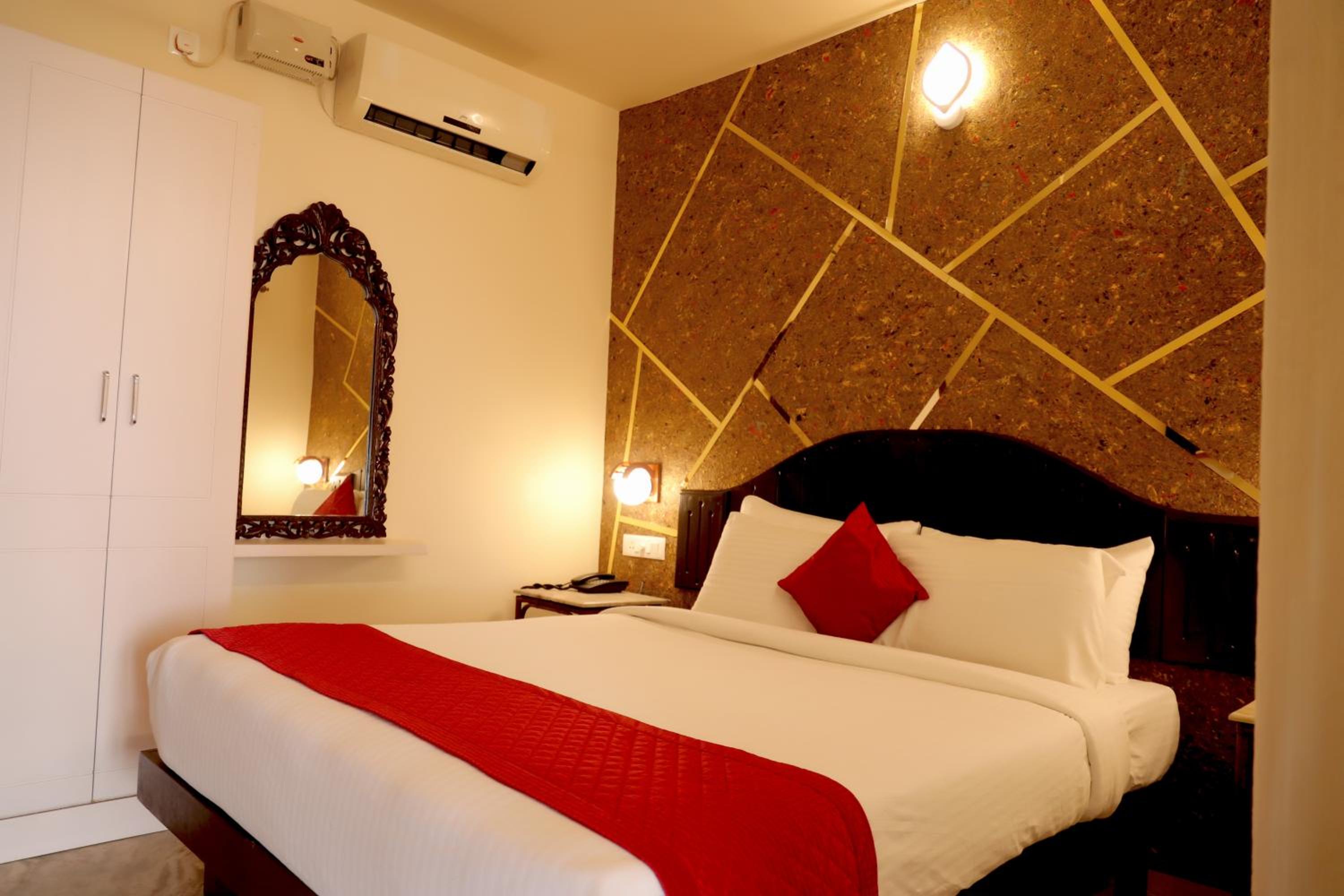 Deluxe Double Room with Balcony and Sea View photo 2