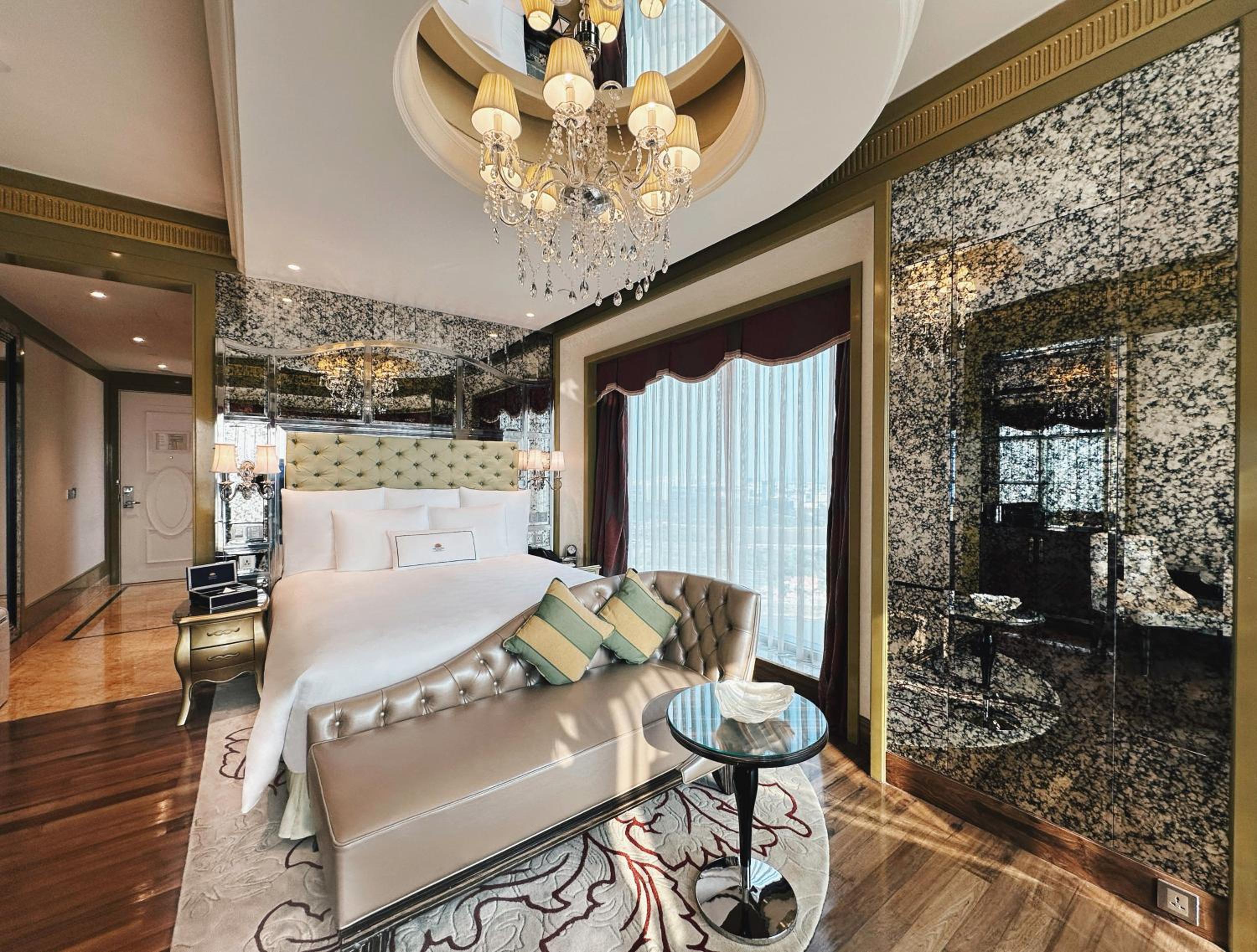 Grand Deluxe King Room High Floor