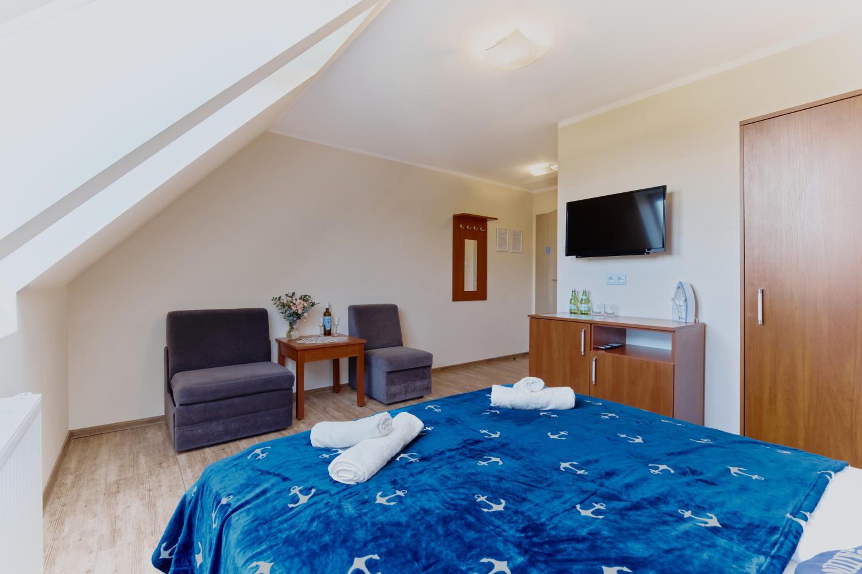 Deluxe Double Room (2 Adults + 1 Child) photo 3