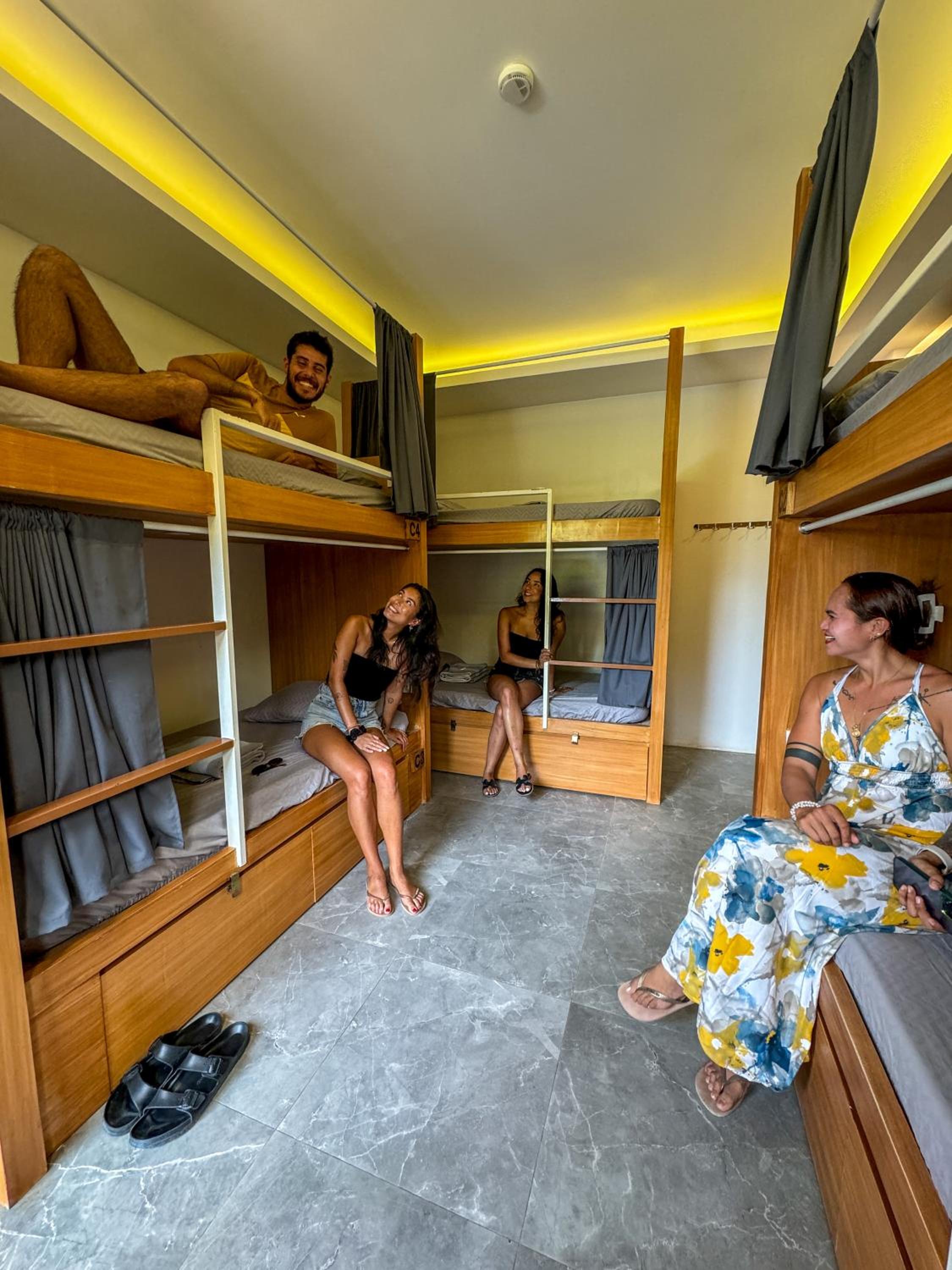 6-Bed Mixed Dormitory Room photo 2