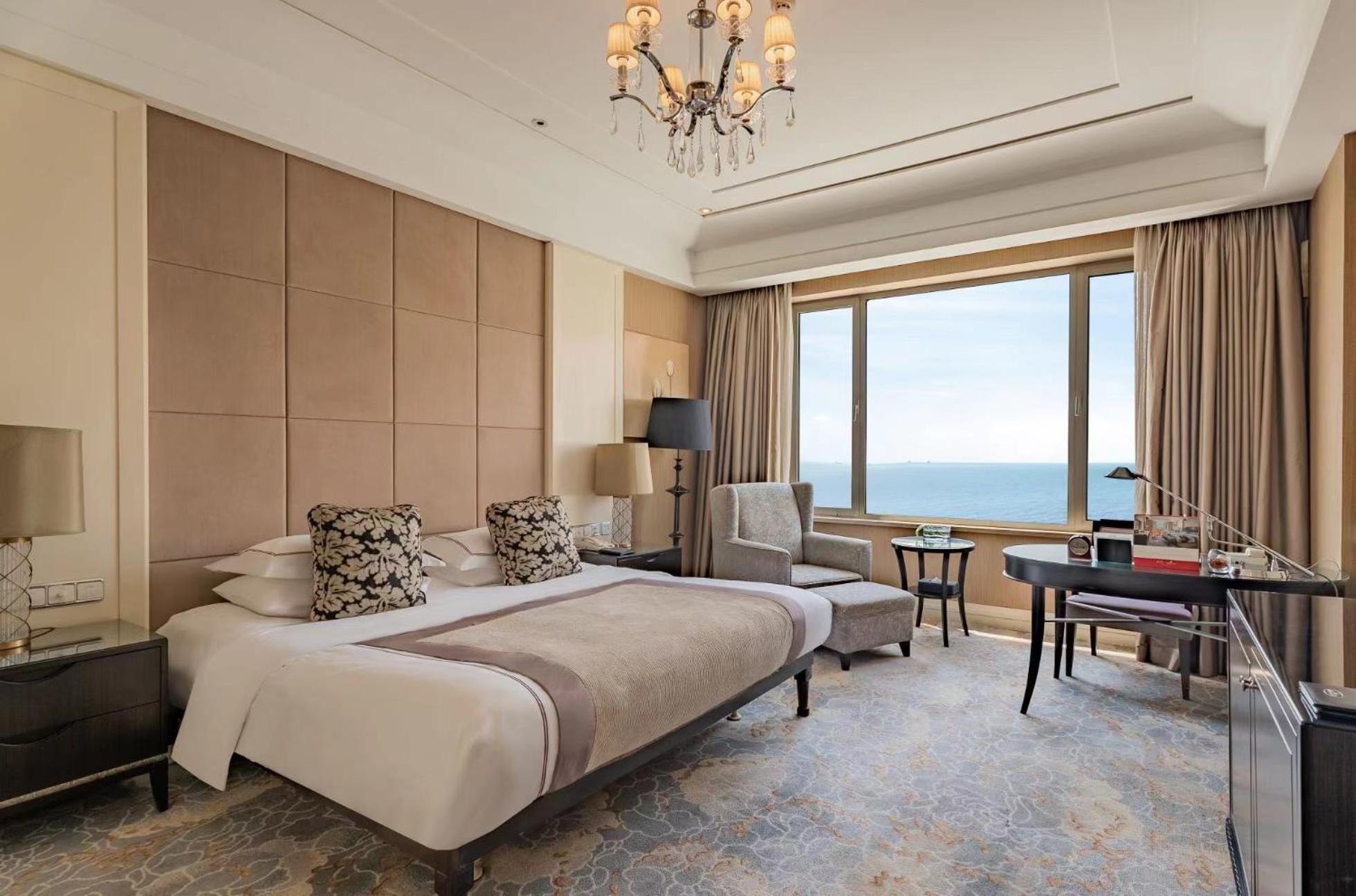 Deluxe King Room with Sea View photo 2