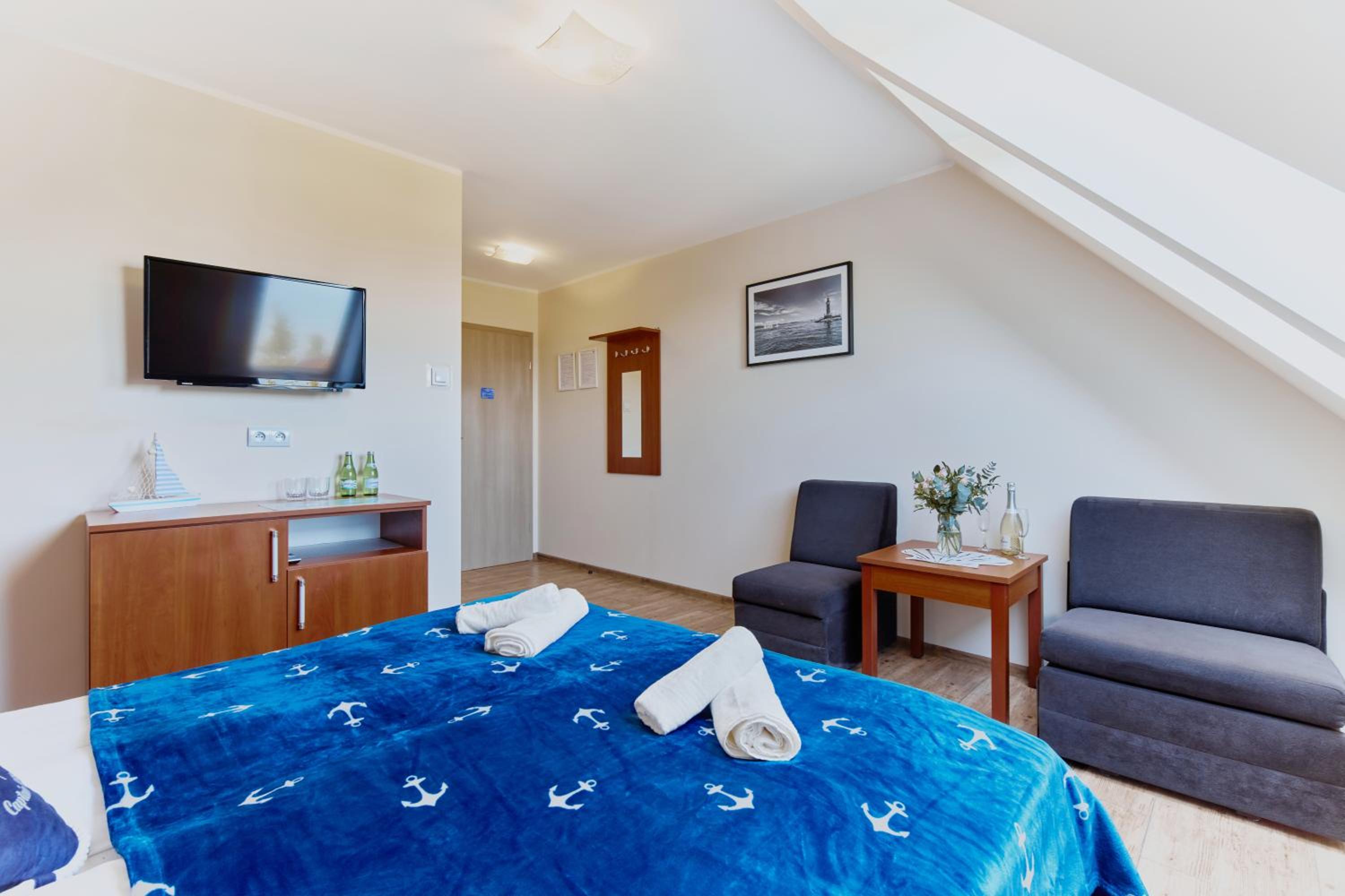 Deluxe Double Room (2 Adults + 1 Child) photo 3