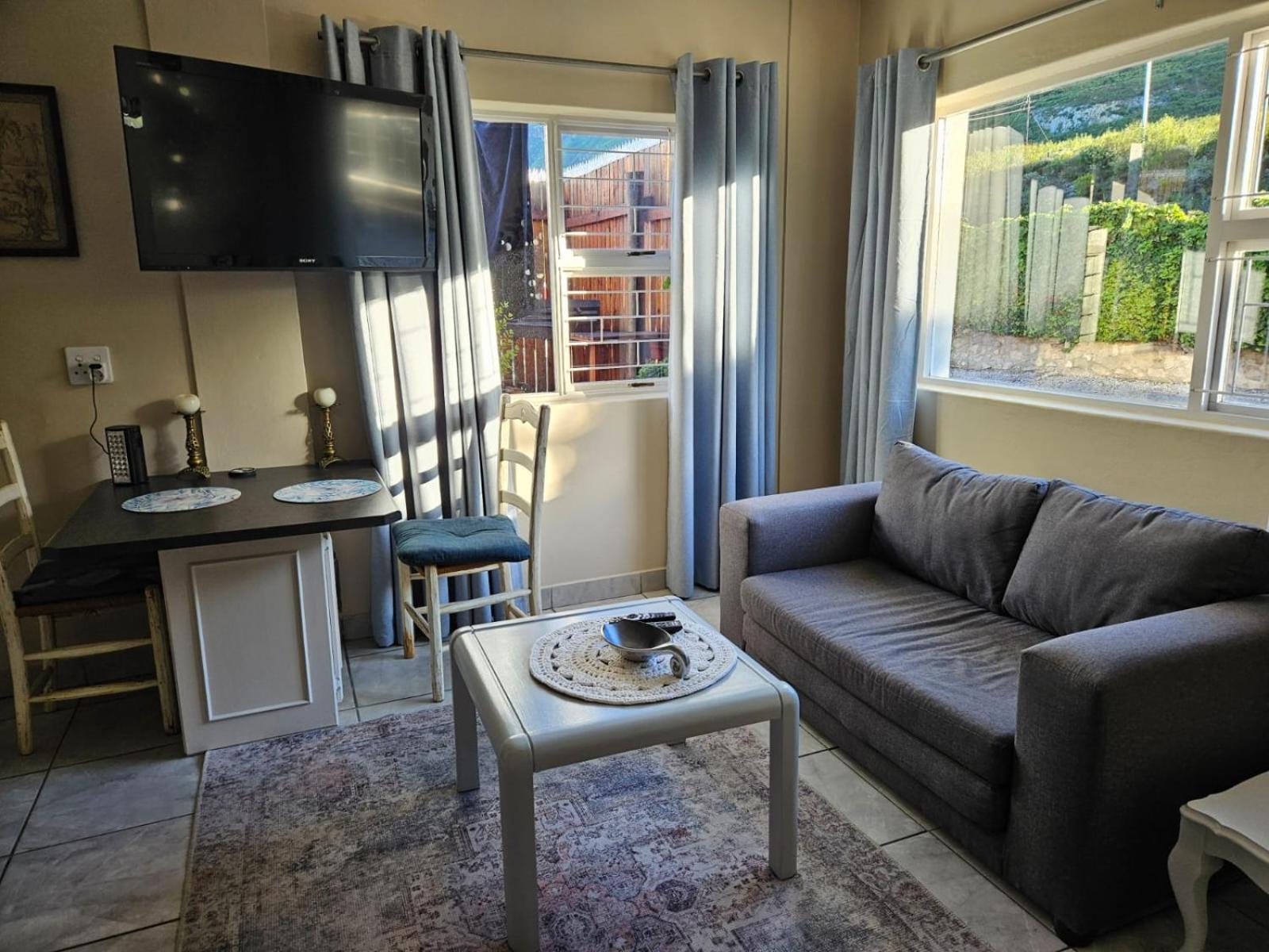 One-Bedroom Apartment photo 3