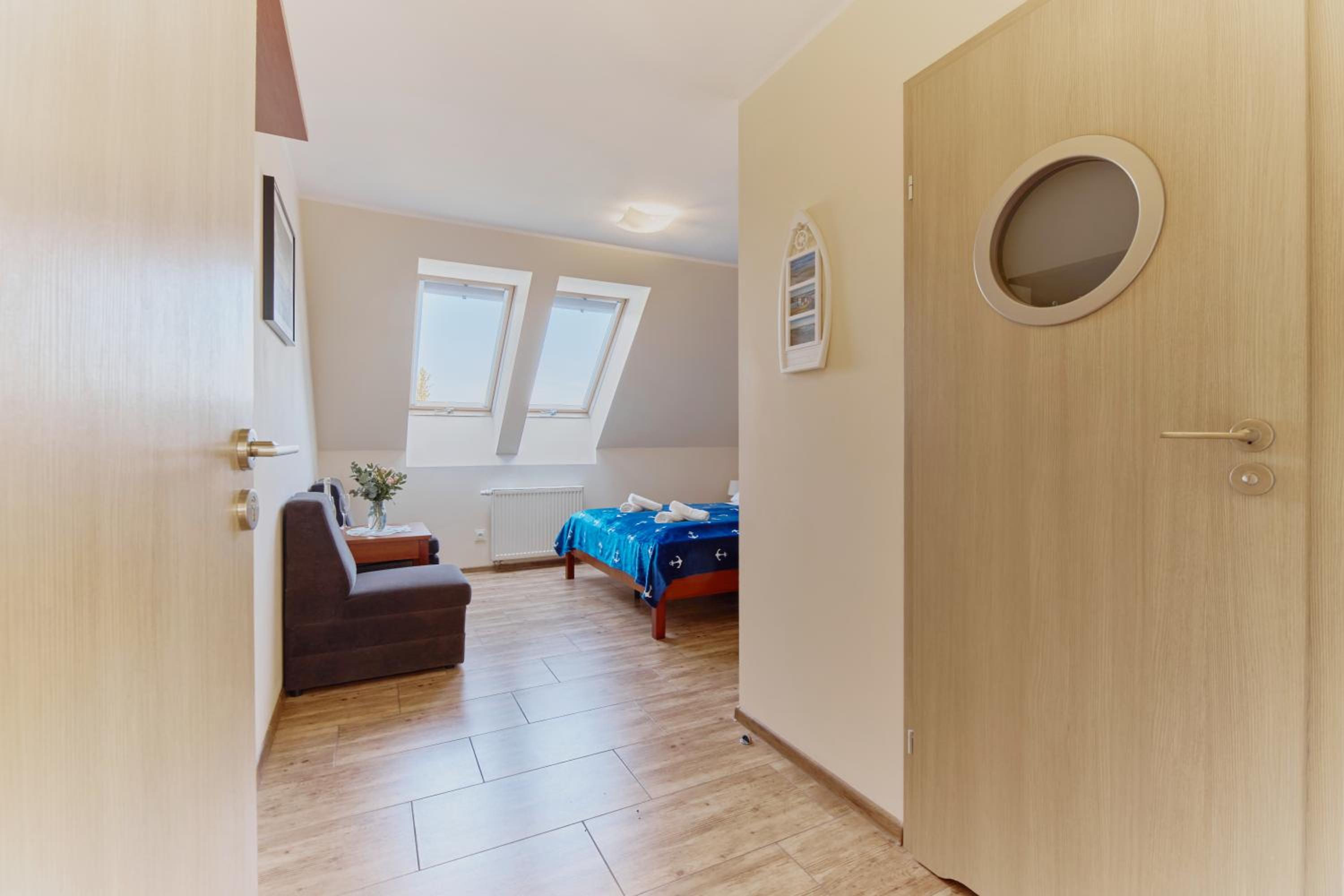 Deluxe Double Room (2 Adults + 1 Child) photo 2