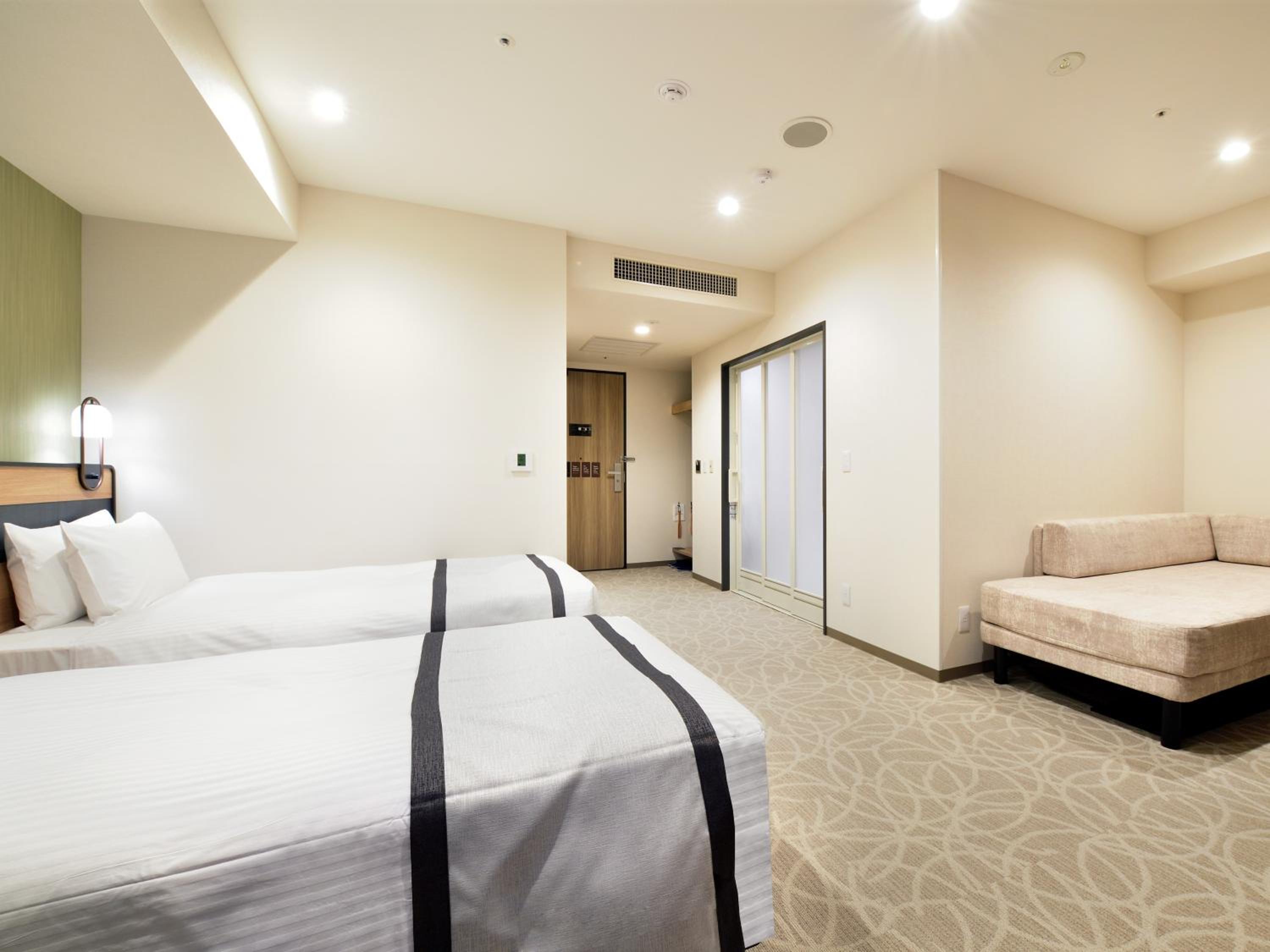 Twin Room with Lounge Access - Disability Access