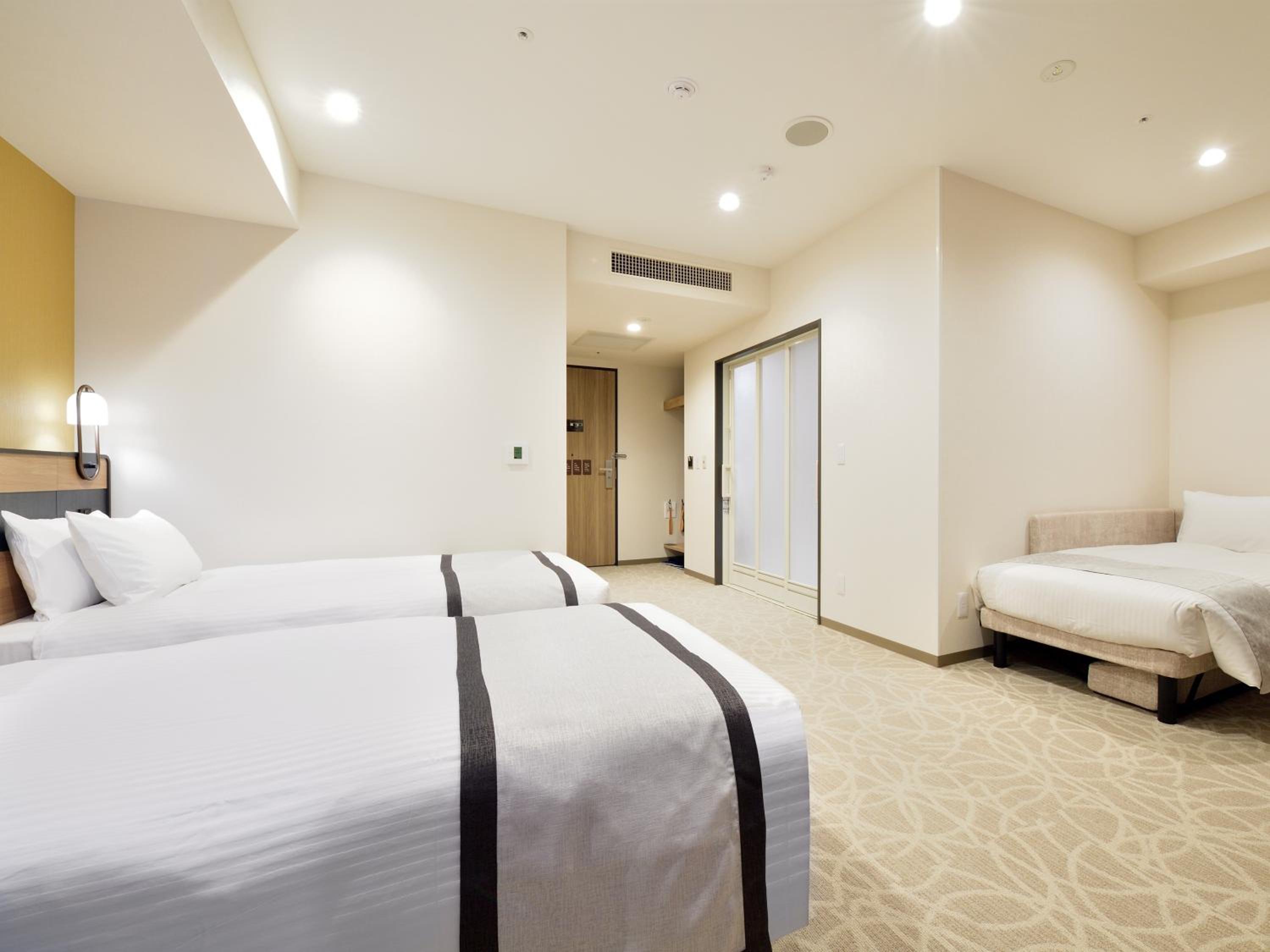 Triple Room with Lounge Access - Disability Access